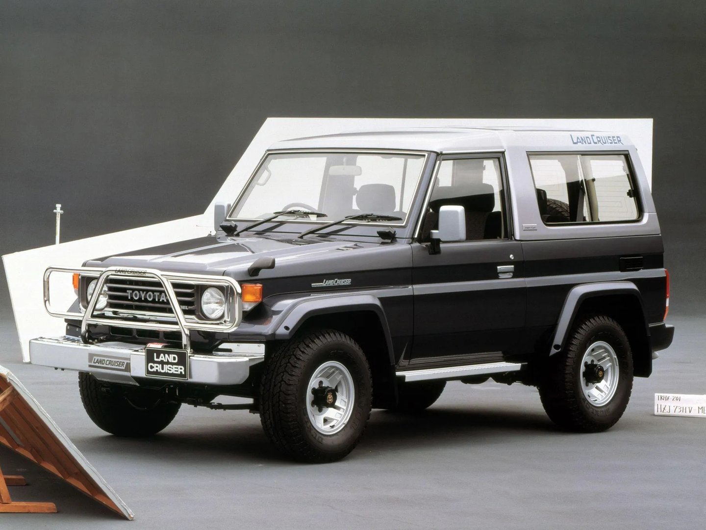 Toyota_LC_8_generation_restyling__SUV_3-doors__5.jpg