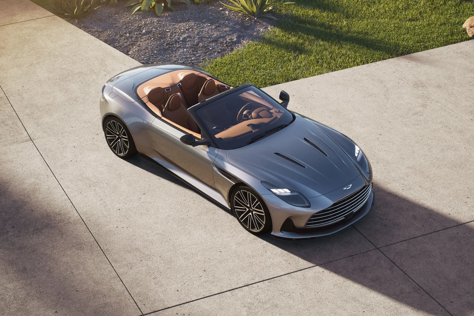 Aston Martin_DB12_1_generation__Cabrio__5.jpg