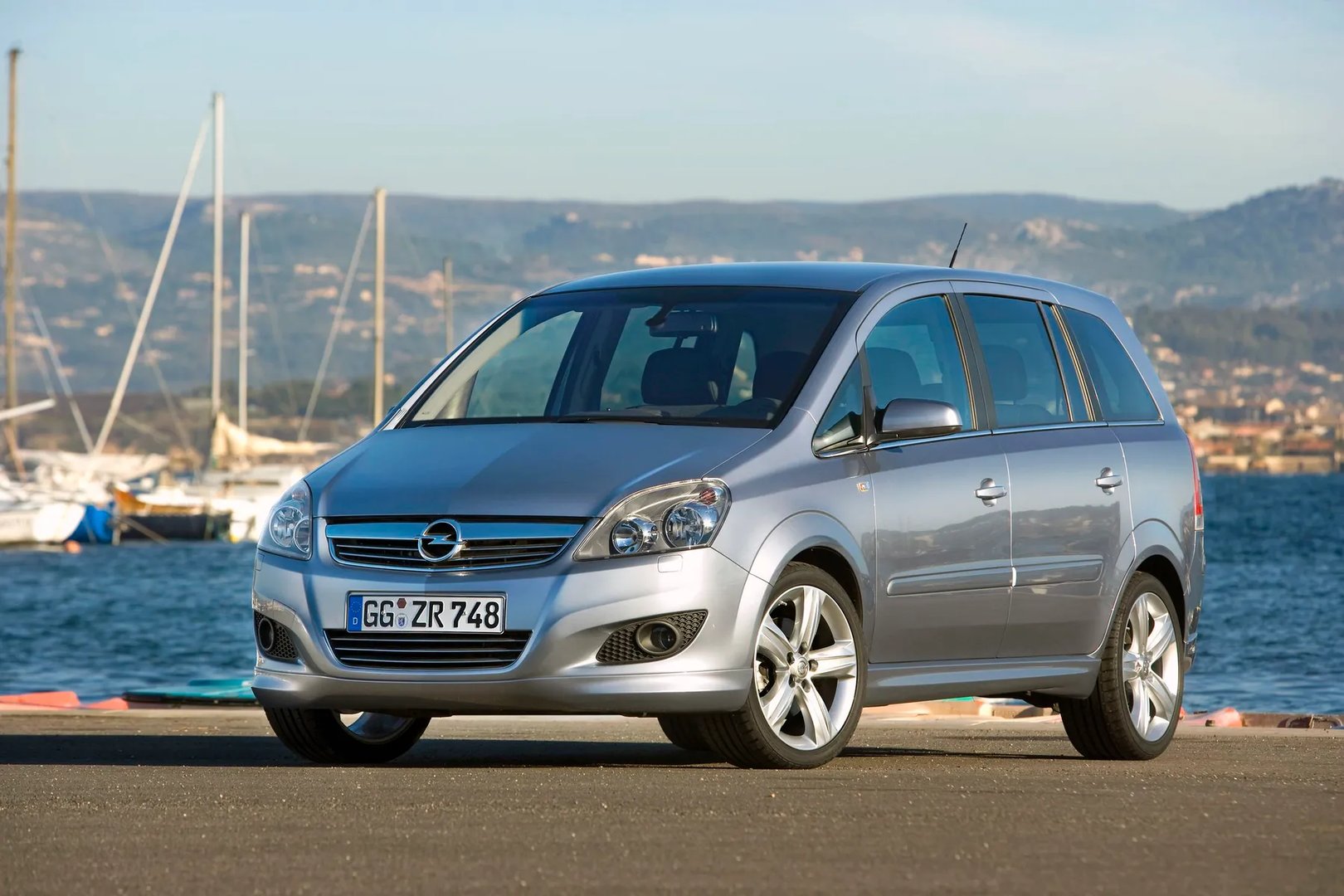 Opel_Zafira_2_generation_restyling__Compact_Van__7.jpg
