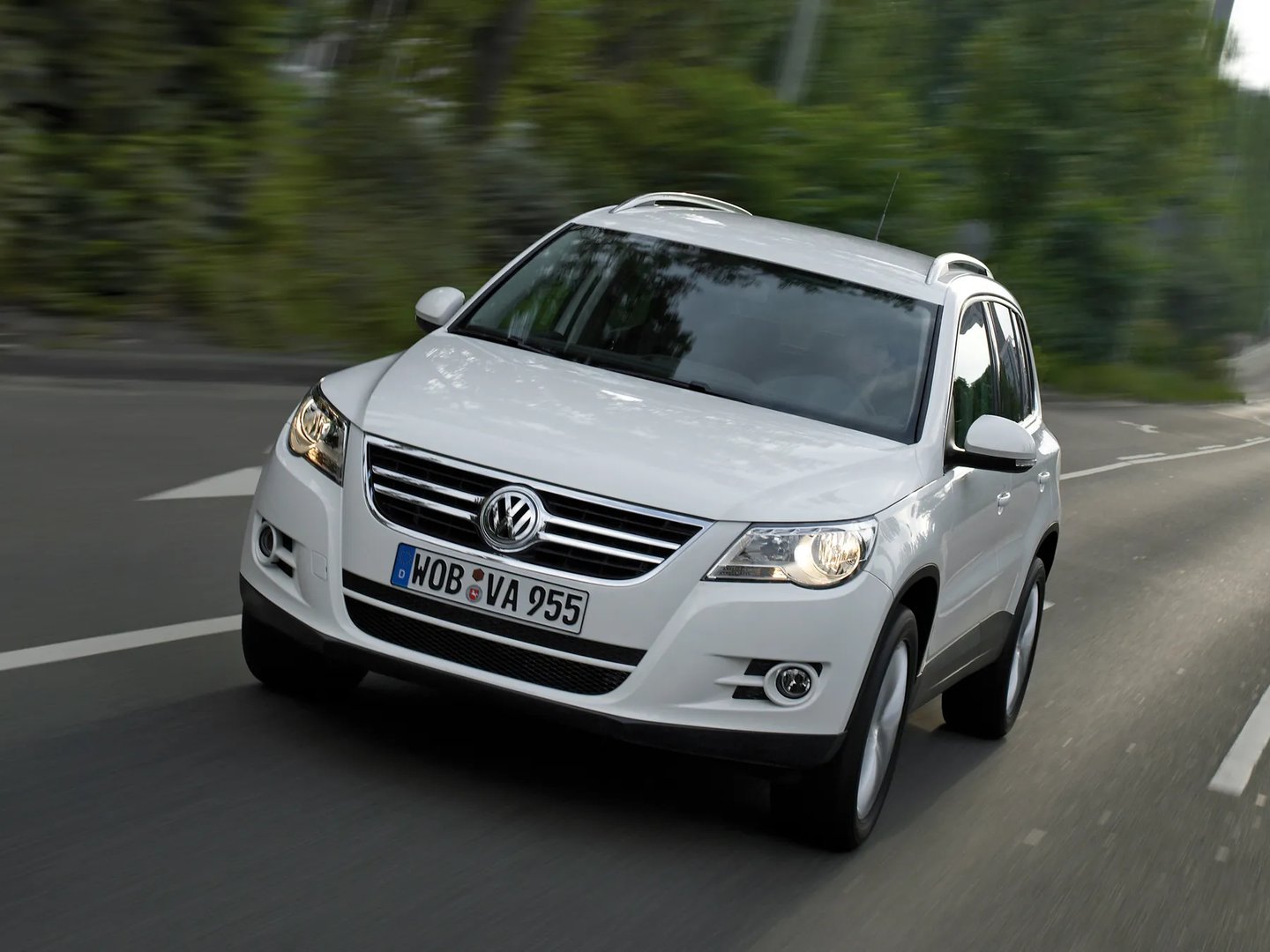 Volkswagen_Tiguan_1_generation__SUV_5-doors__13.jpg