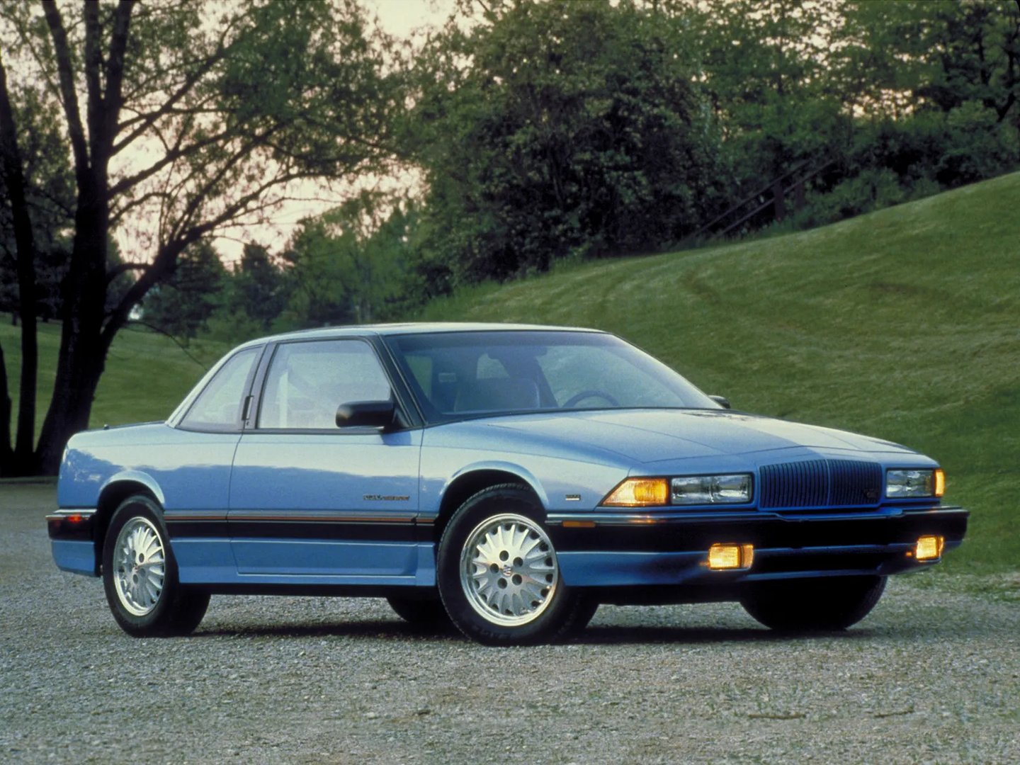 Buick_Regal_3_generation__Coupe__10.jpg