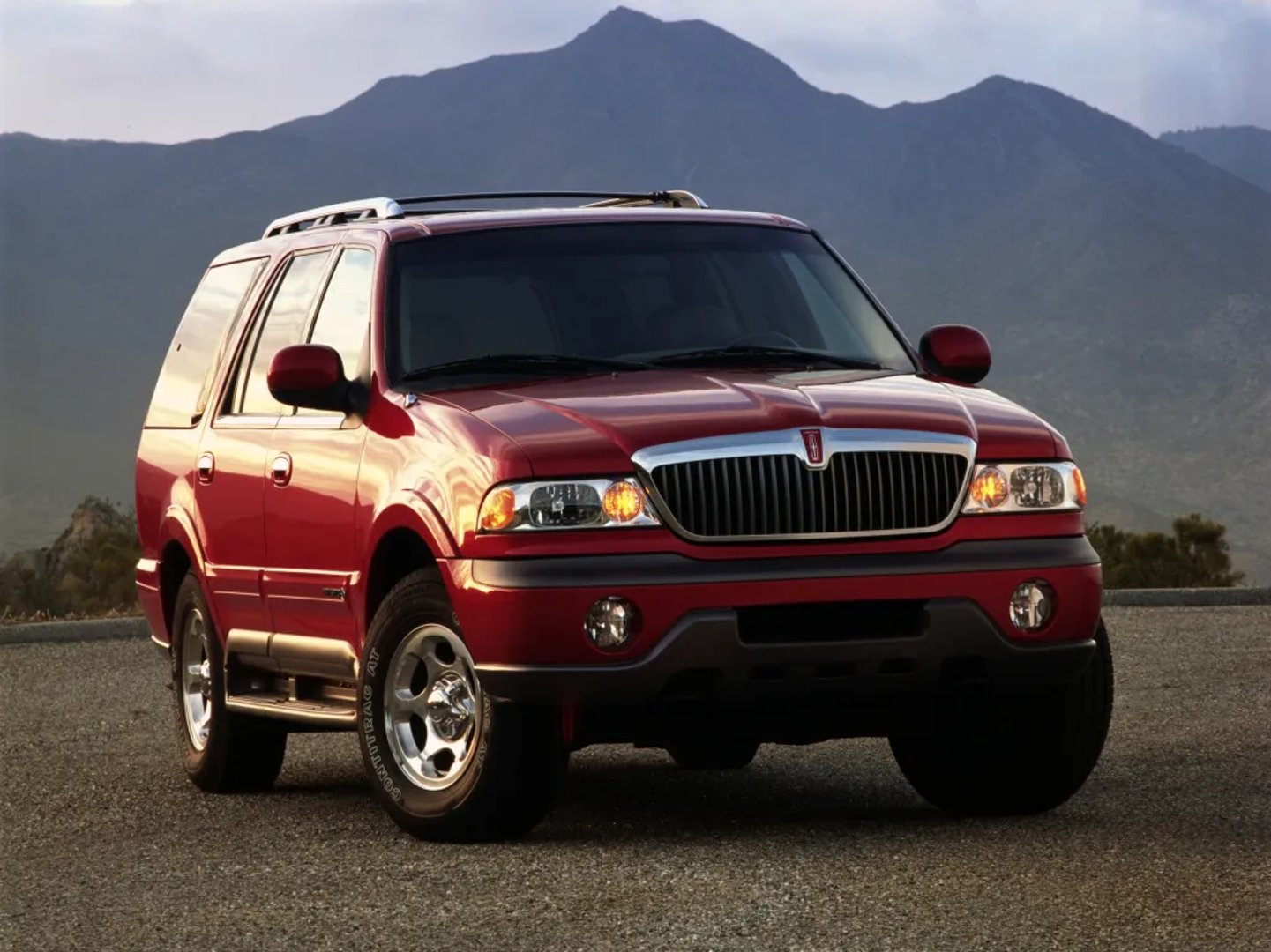 Lincoln_Navigator_1_generation__SUV_5-doors__10.jpg