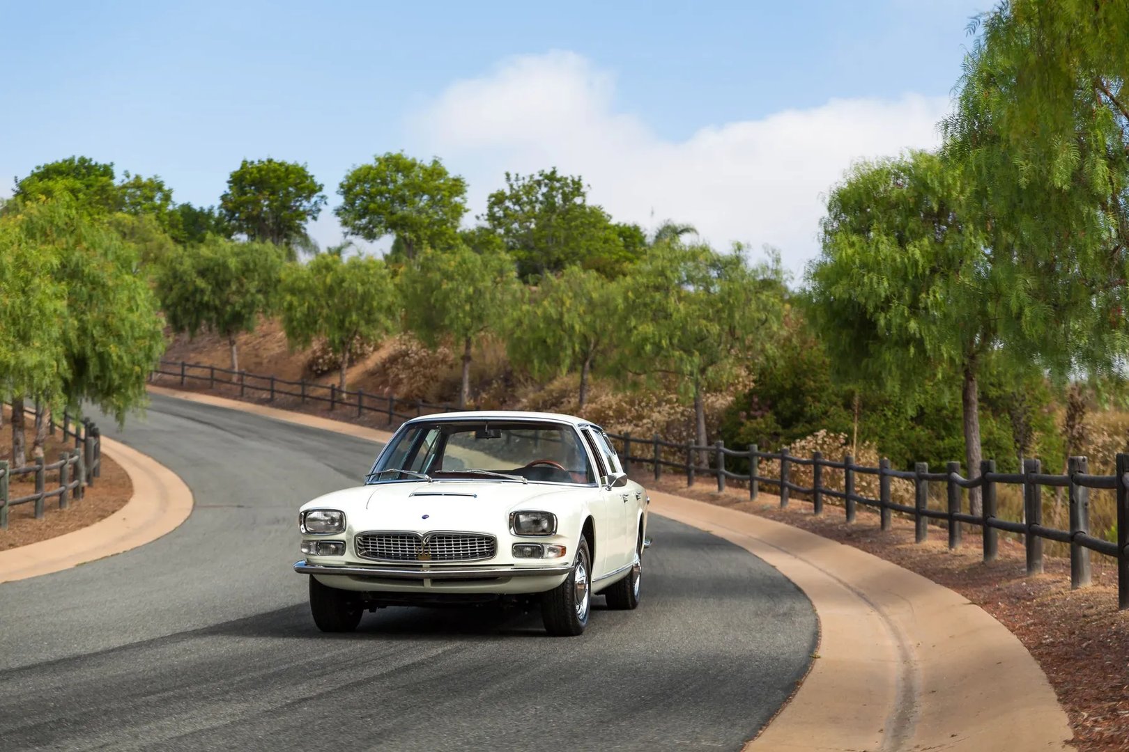 Maserati_Quattroporte_1_generation__Sedan__4.jpg