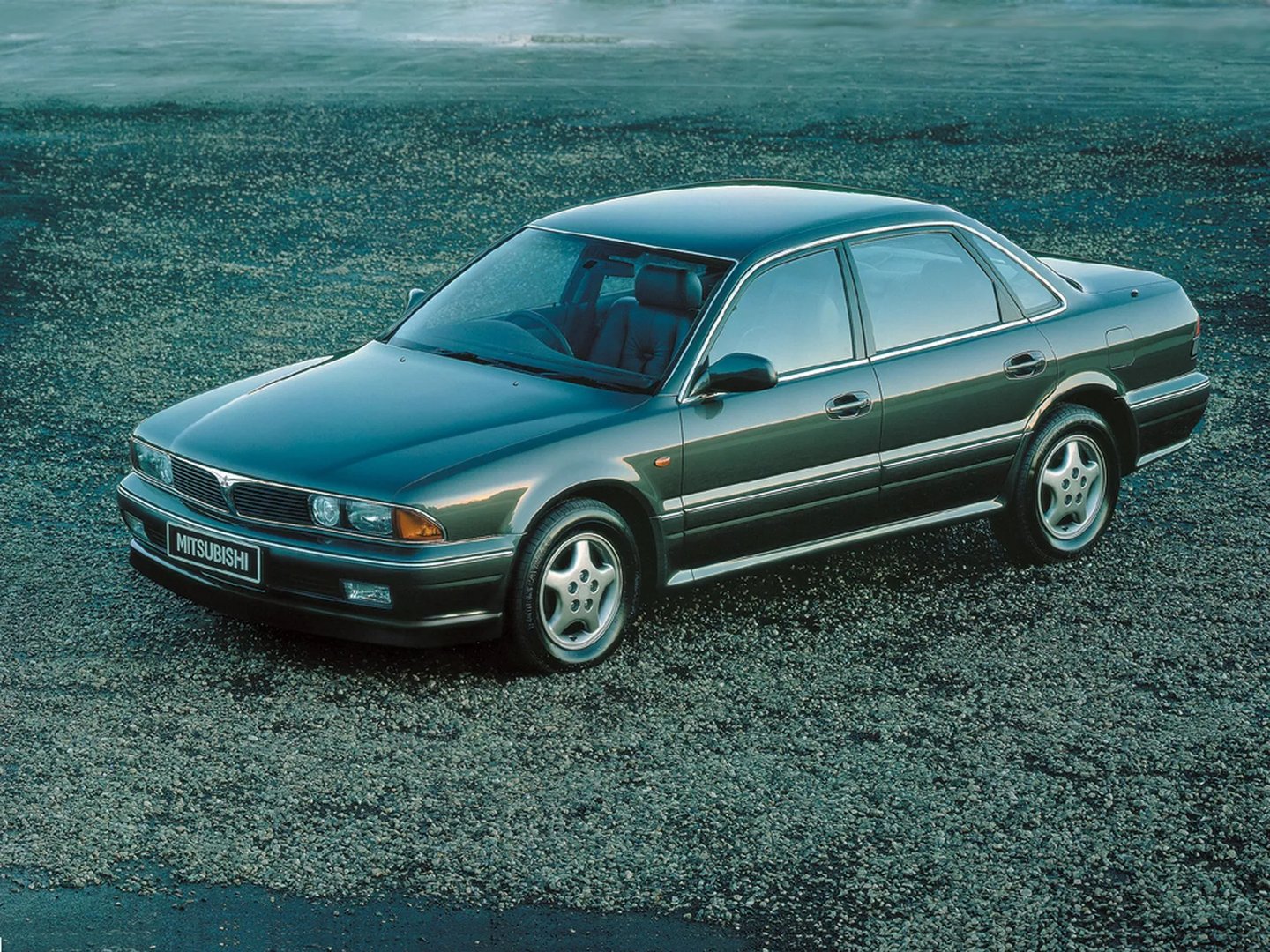 Mitsubishi_Sigma_1_generation__Sedan__3.jpg