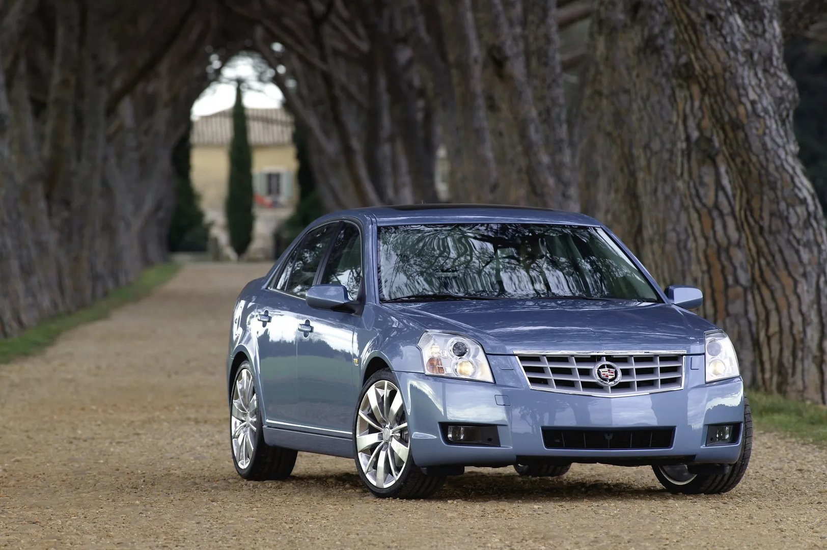 Cadillac_BLS_1_generation__Sedan__2.jpg