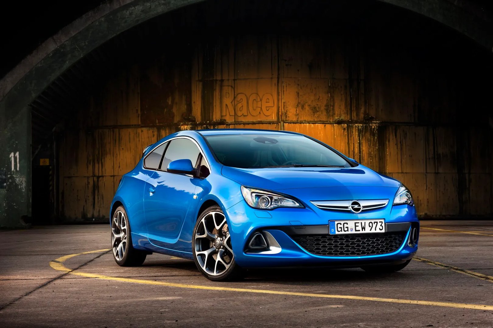 Opel_Astra_OPC_3_generation__Hatchback_3-door__11.jpg