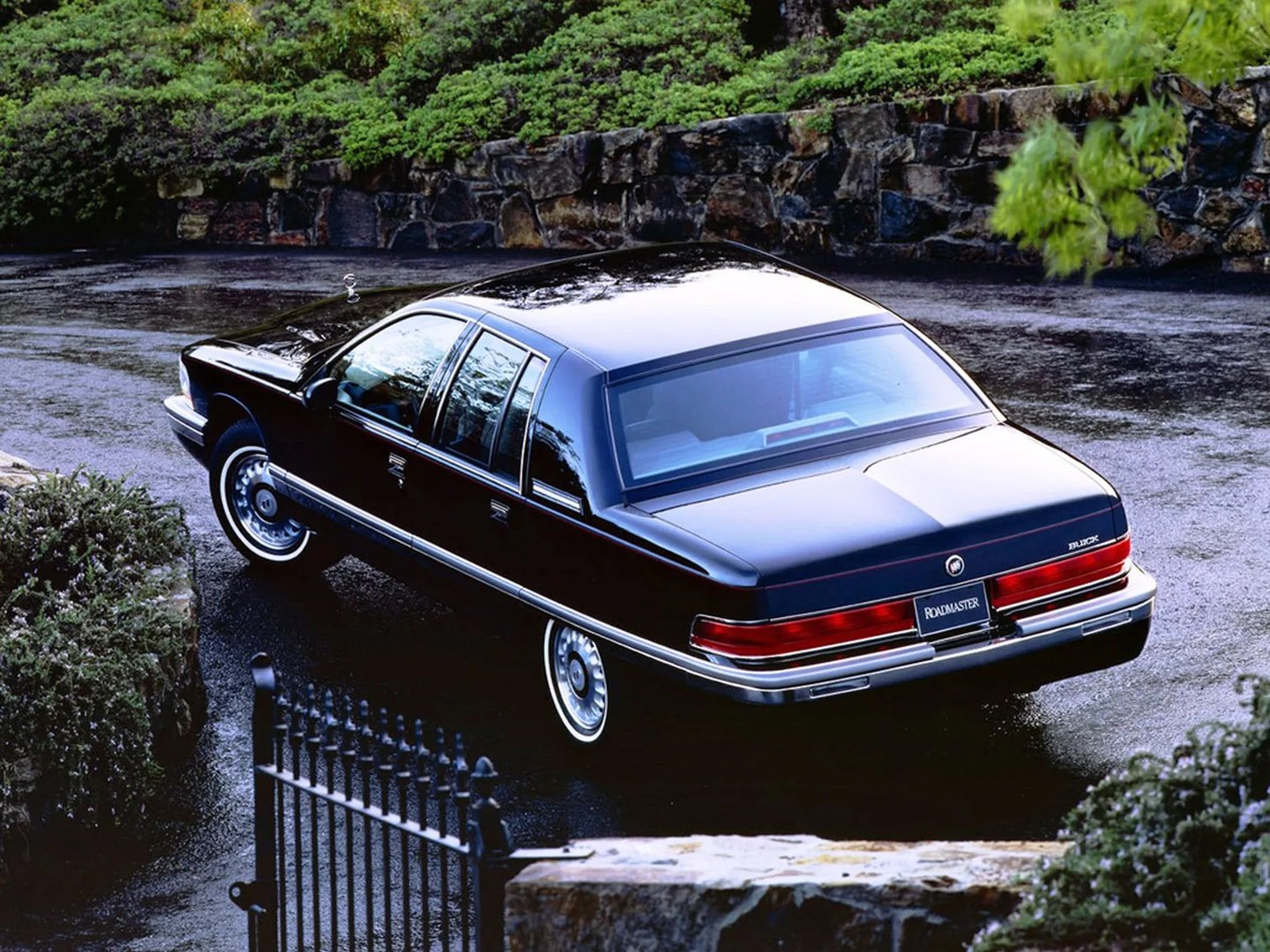 Buick_Roadmaster_8_generation__Sedan__3.jpg