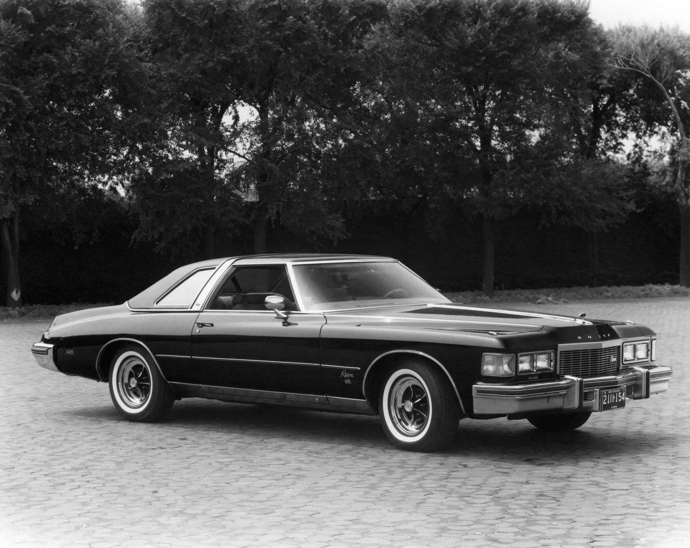 Buick_Riviera_4_generation__Coupe__7.jpg