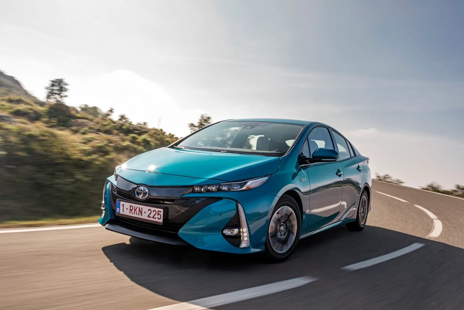 Toyota_Prius_Plug-In_4_generation__Liftback__12.jpg