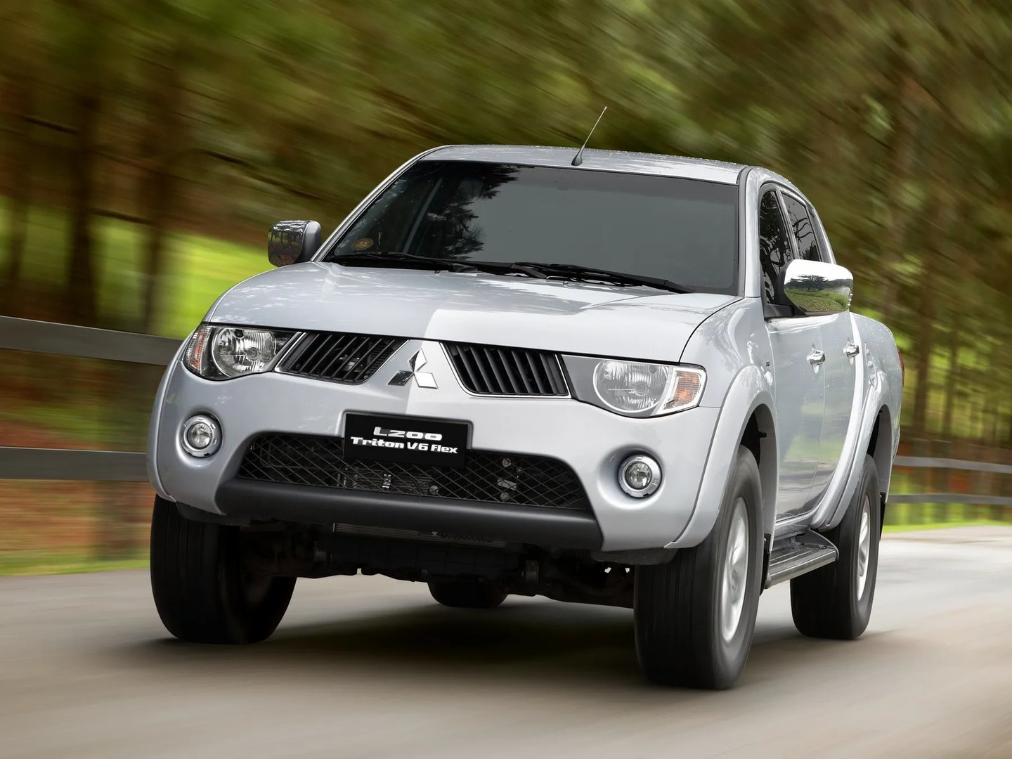 Mitsubishi_Triton_4_generation__Pickup_double-cab__9.jpg