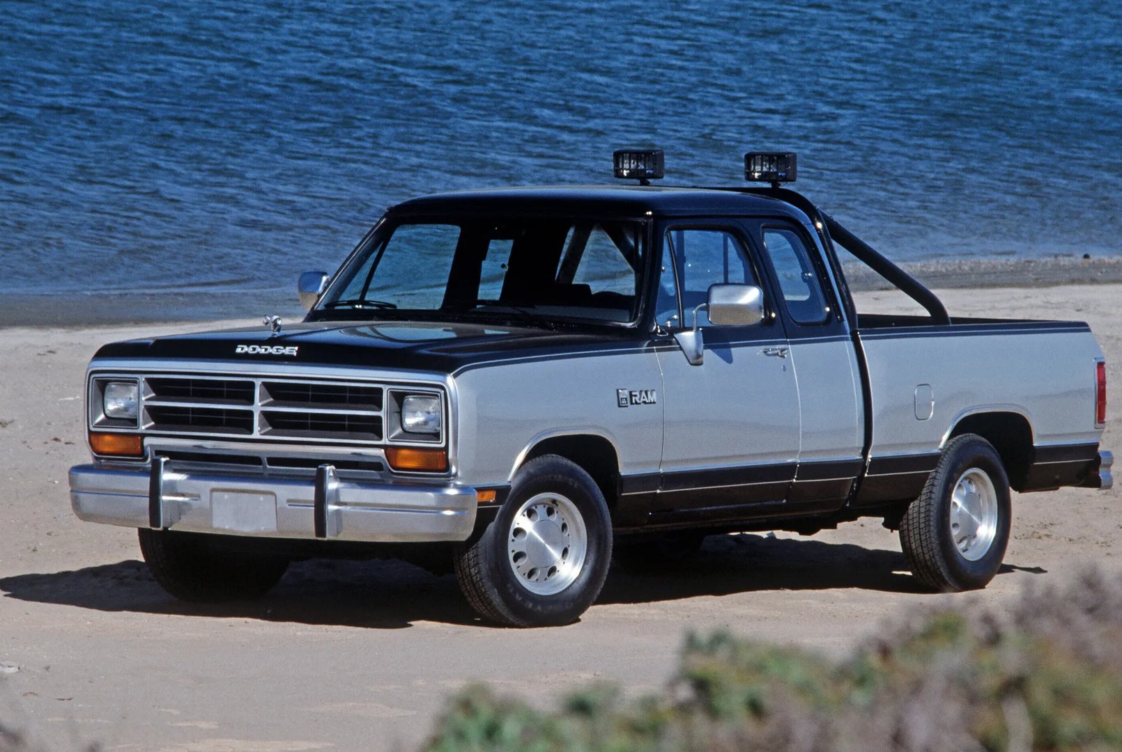 Dodge_RAM_1_generation__Pickup_1.5-cab__1.jpg