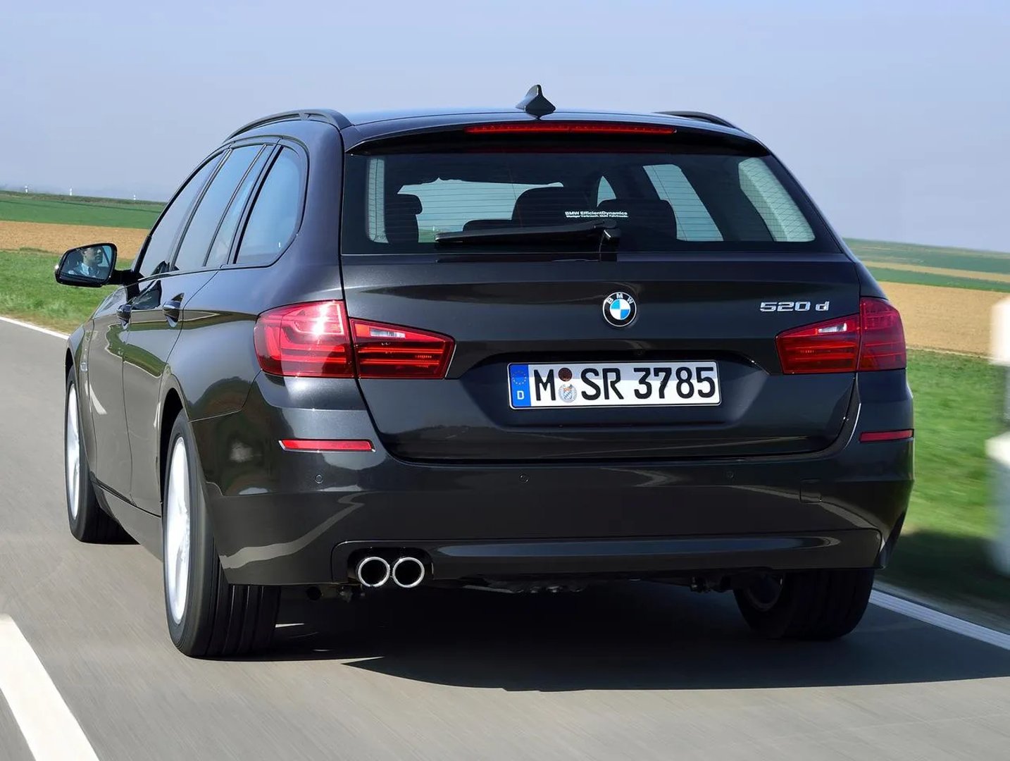 BMW_5_series_6_generation_restyling__Estate_5-door__2.jpg