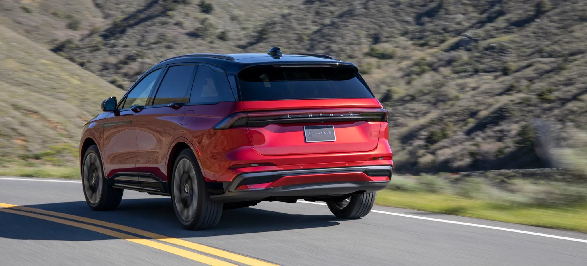 Lincoln_Nautilus_2_generation__SUV_5-doors__2.jpg