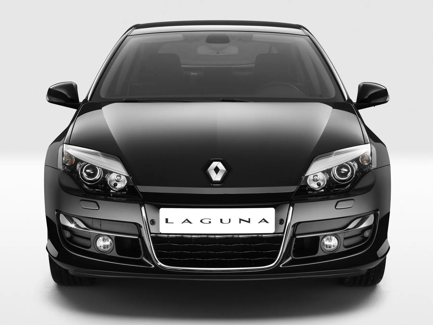 Renault_Laguna_3_generation_restyling__Liftback__3.jpg