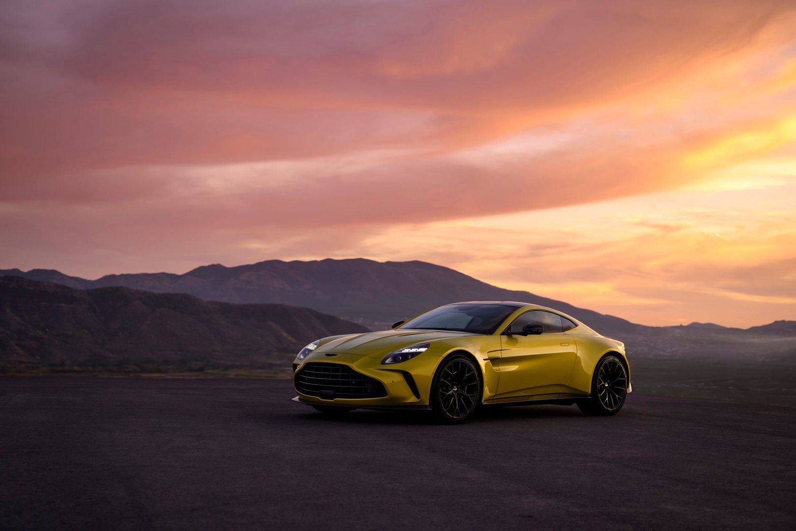 aston-martin_Vantage_4_generation_restyling__Coupe__1.jpg