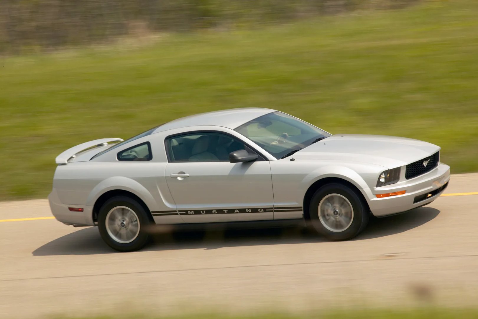 Ford_Mustang_5_generation__Coupe__6.jpg