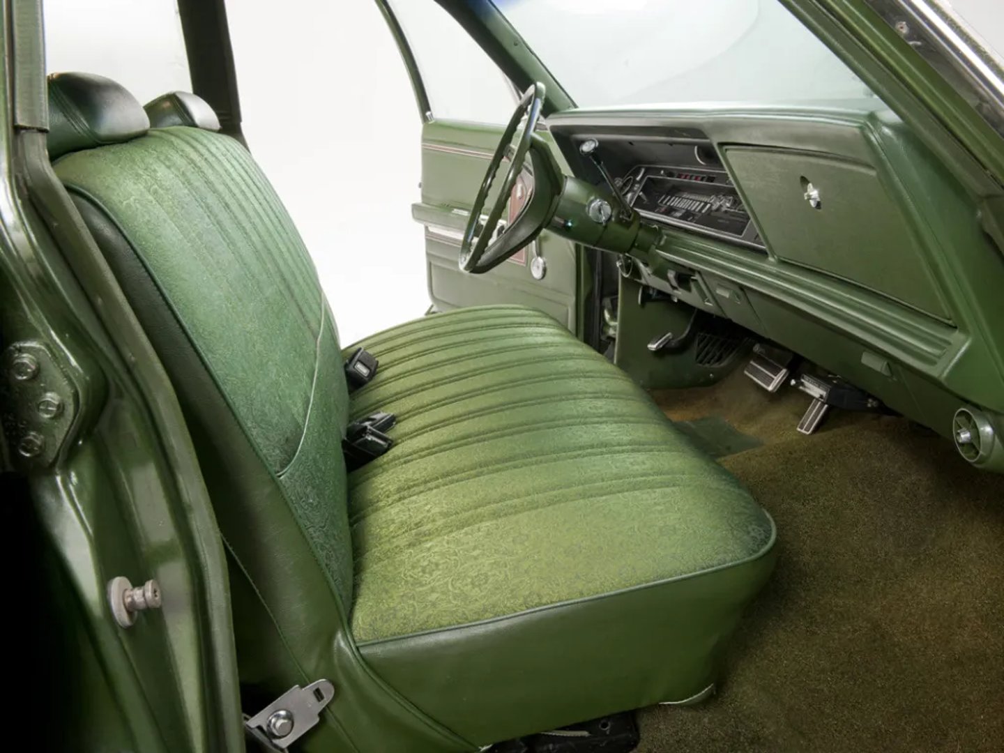 Chrysler_Newport_4_generation__Sedan__5.jpg