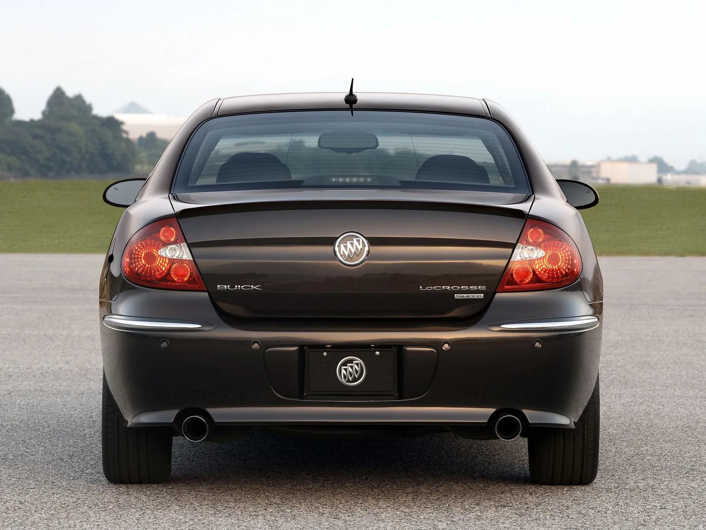 Buick_LaCrosse_1_generation_restyling__Sedan__2.jpg