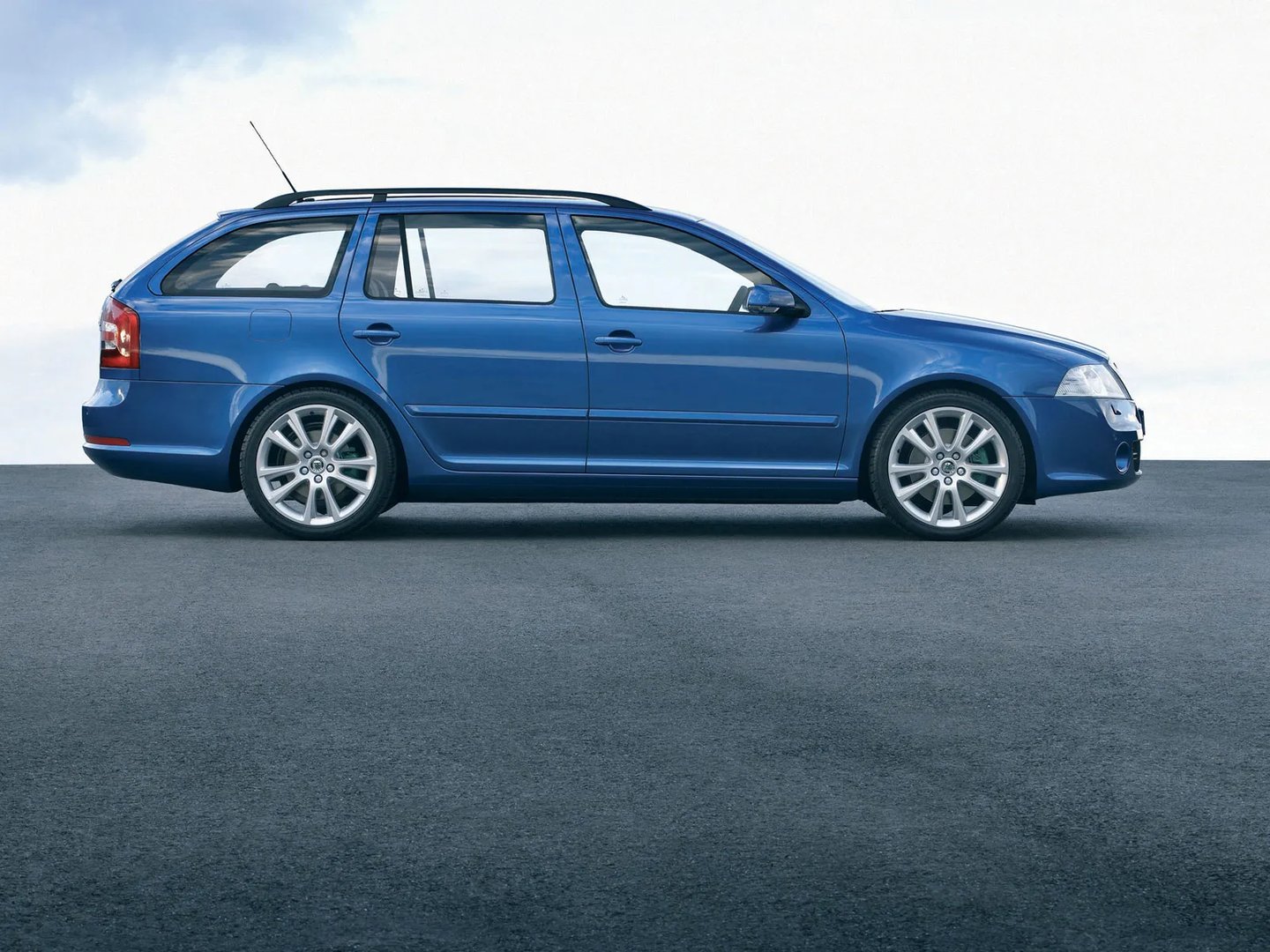 Skoda_Octavia_RS_2_generation__Estate_5-door__12.jpg