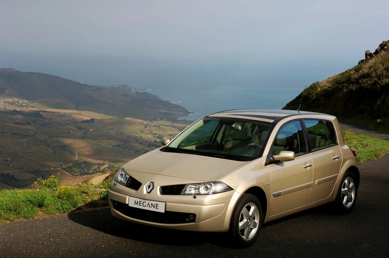 Renault_Megane_2_generation_restyling__Hatchback_5-door__4.jpg