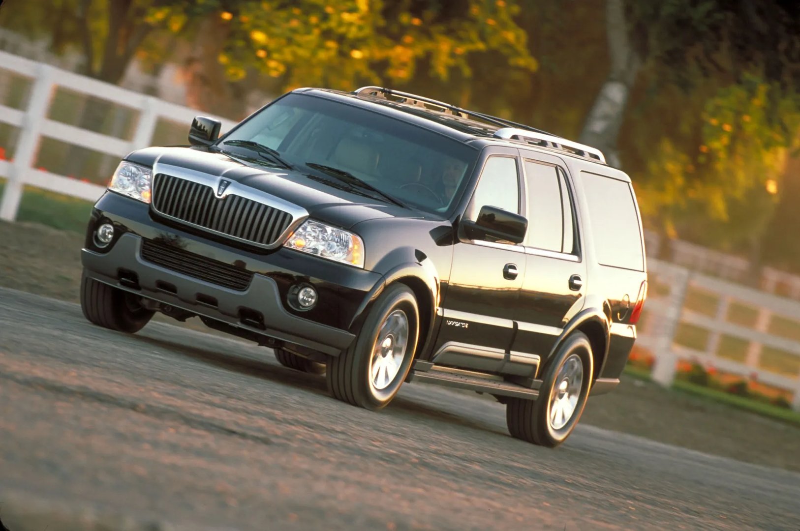 Lincoln_Navigator_2_generation__SUV_5-doors__2.jpg