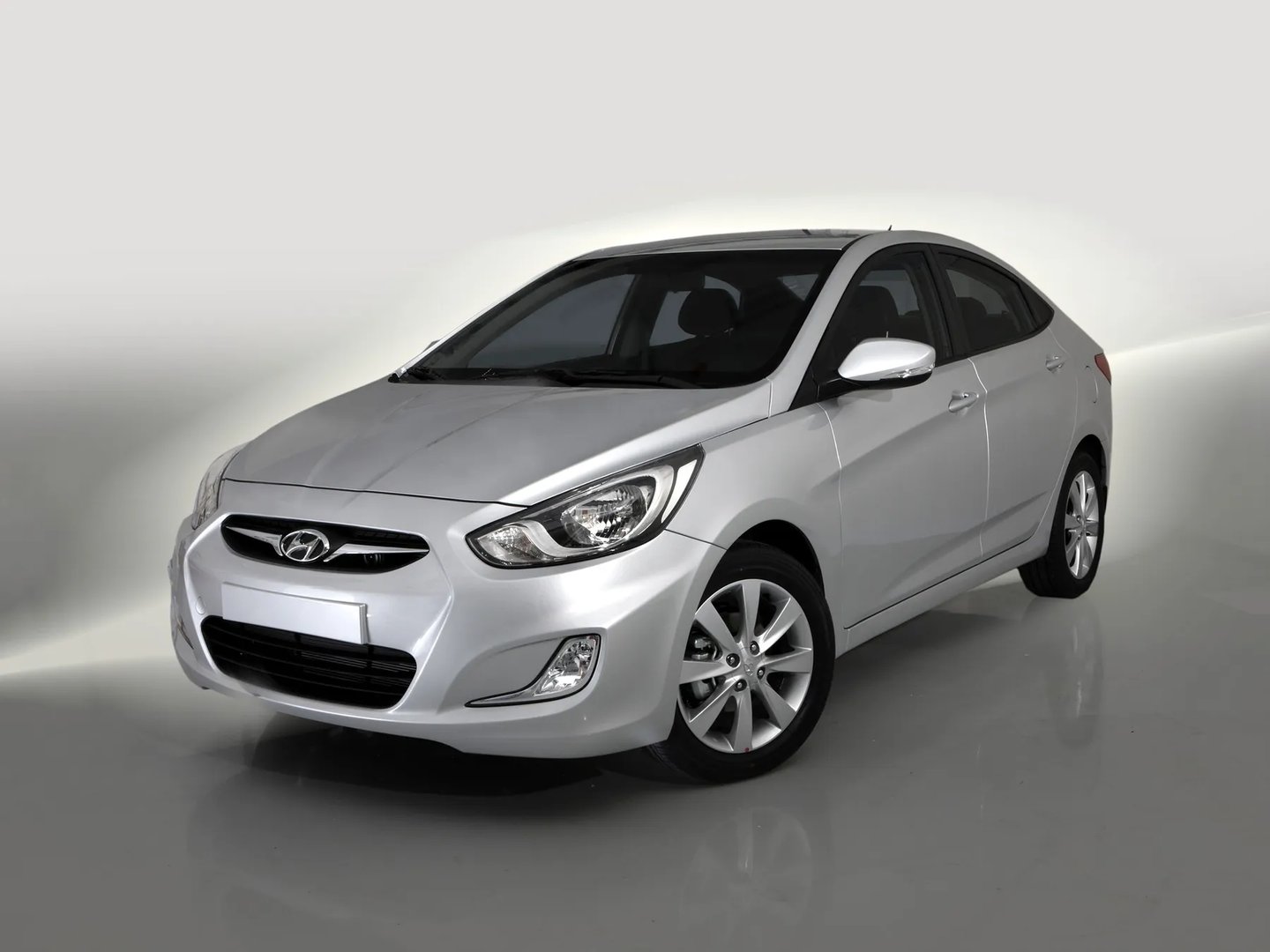 Hyundai_Solaris_1_generation__Sedan__10.jpg
