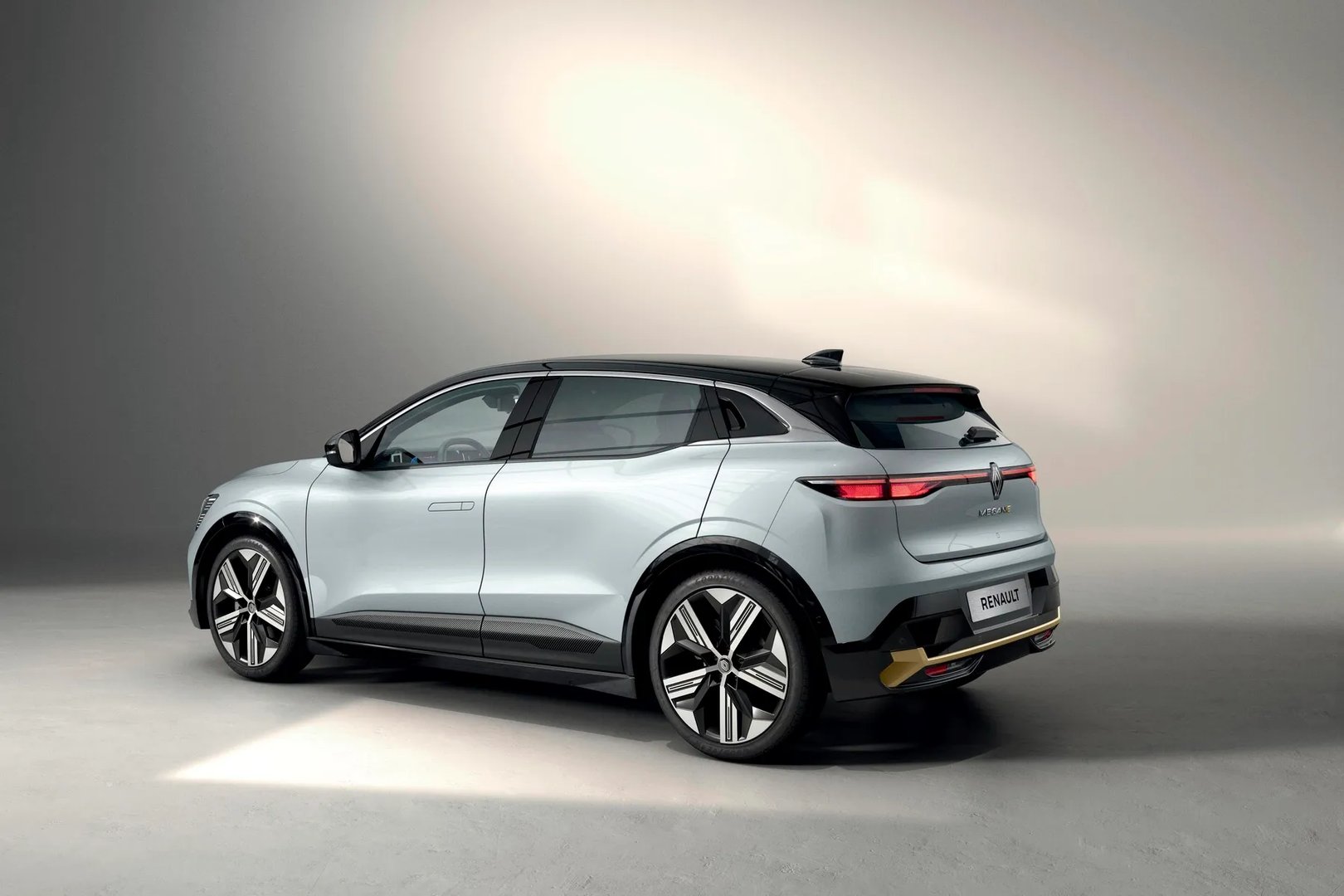 Renault_Megane_E-Tech_1_generation__Hatchback_5-door__8.jpg