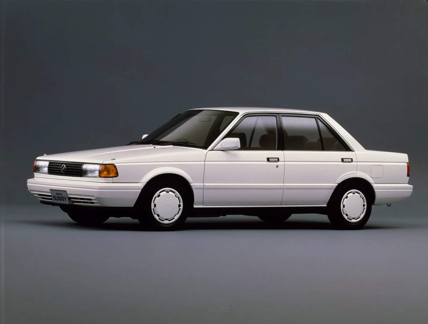 Nissan_Sentra_2_generation__Sedan__1.jpg