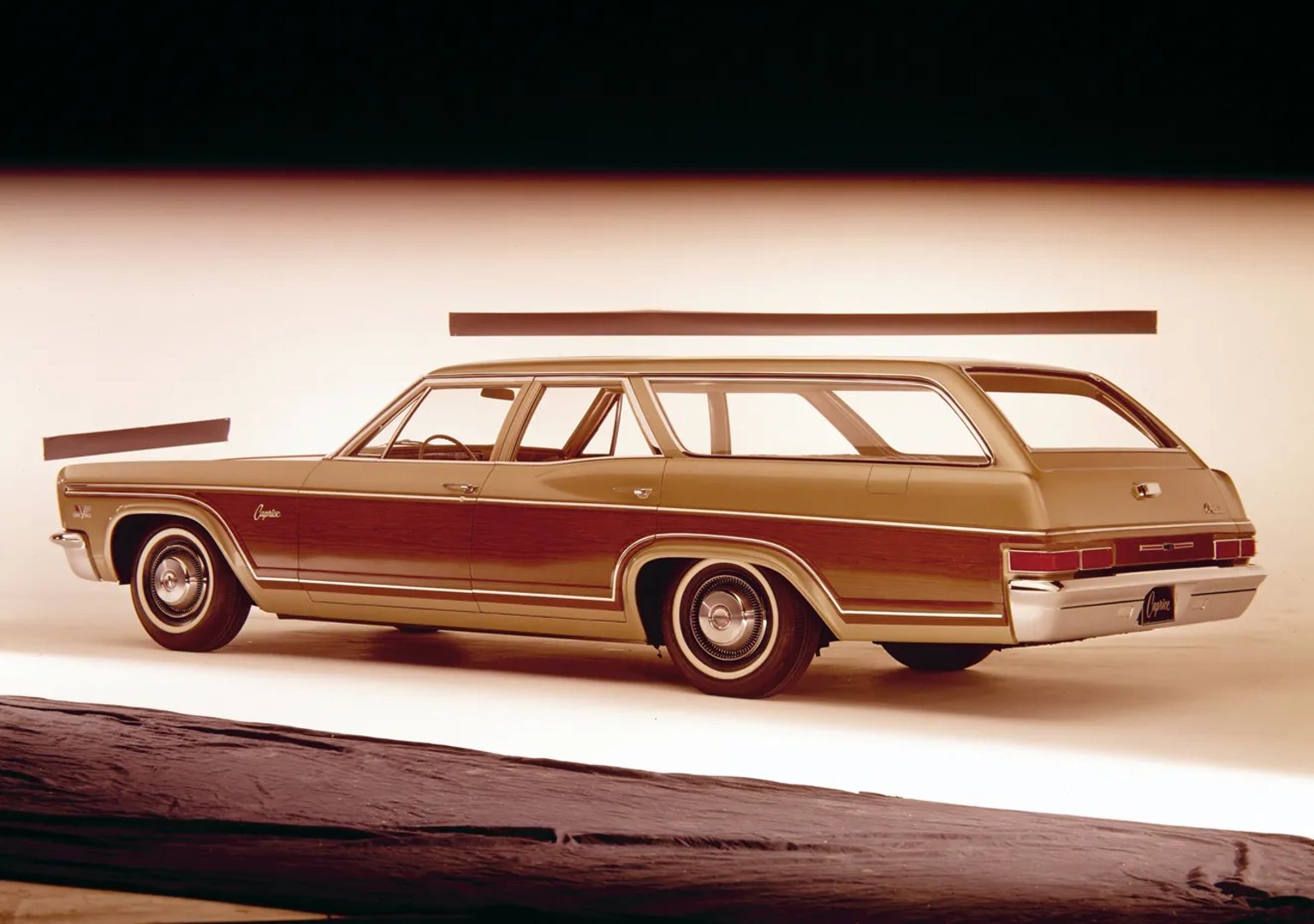 Chevrolet_Caprice_1_generation__Estate_5-door__2.jpg