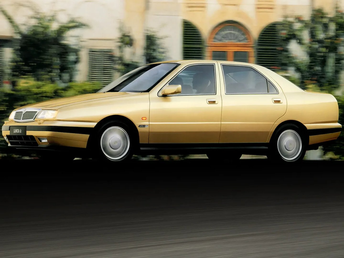 Lancia_Kappa_1_generation__Sedan__1.jpg