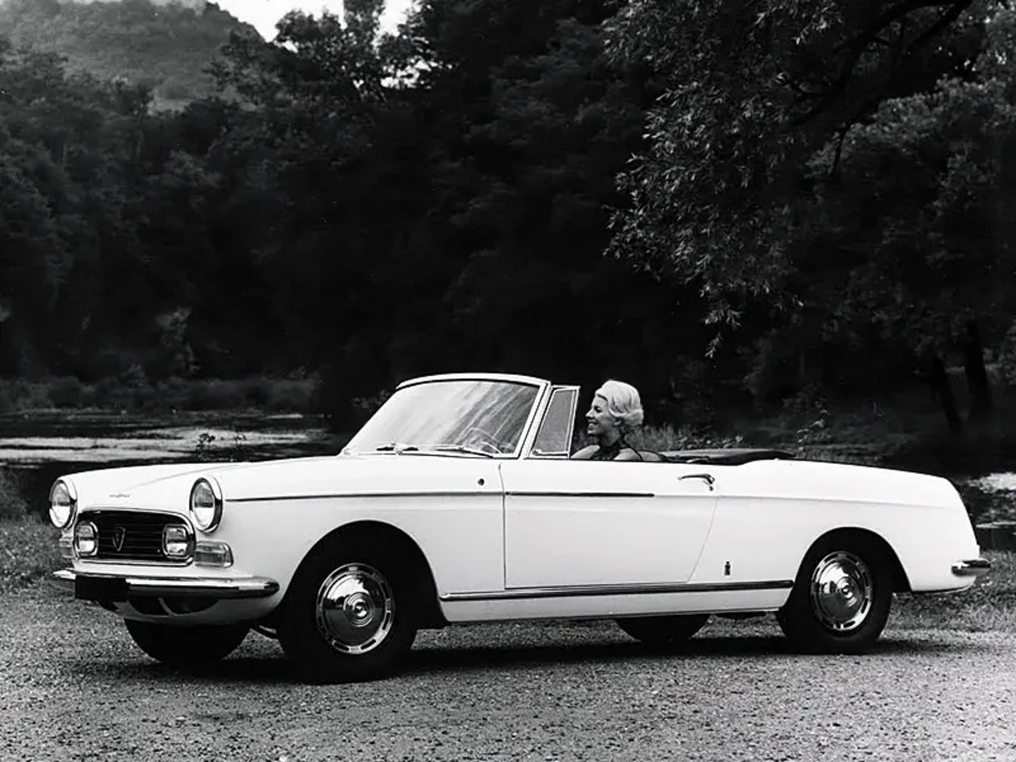 Peugeot_404_1_generation__Cabrio__5.jpg