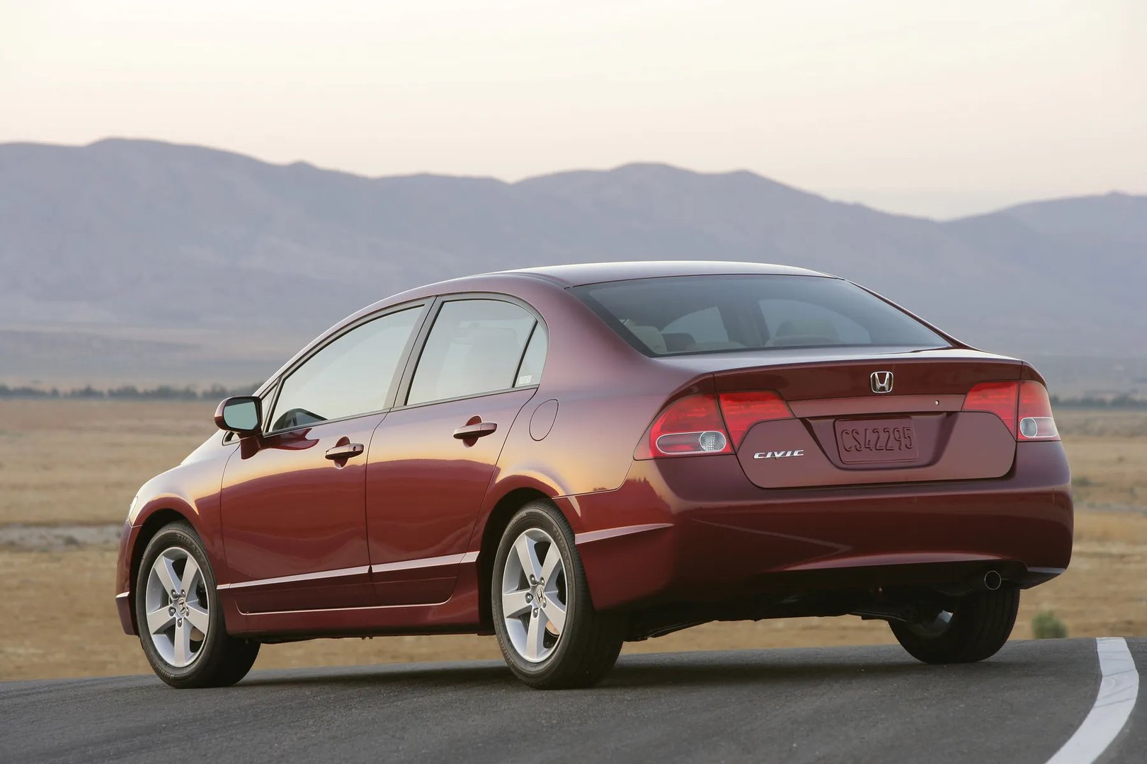 Honda_Civic_(USA)_8_generation__Sedan__9.jpg