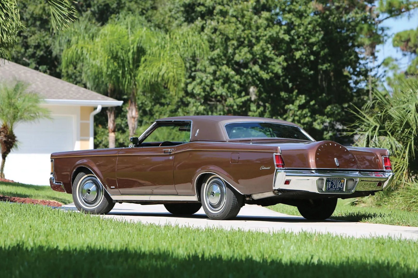 Lincoln_Mark_III_1_generation__Coupe__1.jpg
