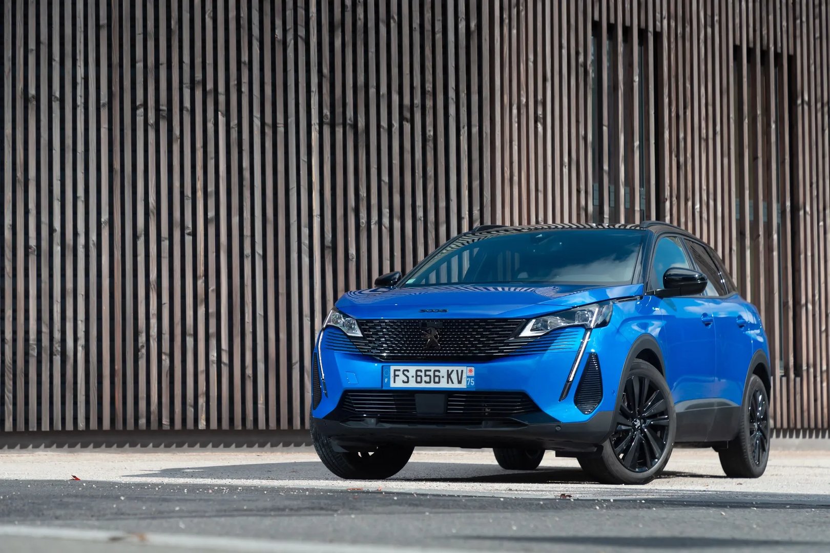 Peugeot_3008_2_generation_restyling__SUV_5-doors__2.jpg