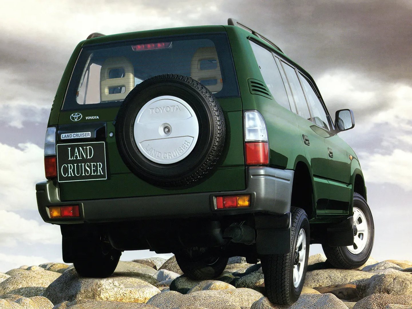 Toyota_Land_Cruiser_2_generation_restyling__SUV_5-doors__7.jpg