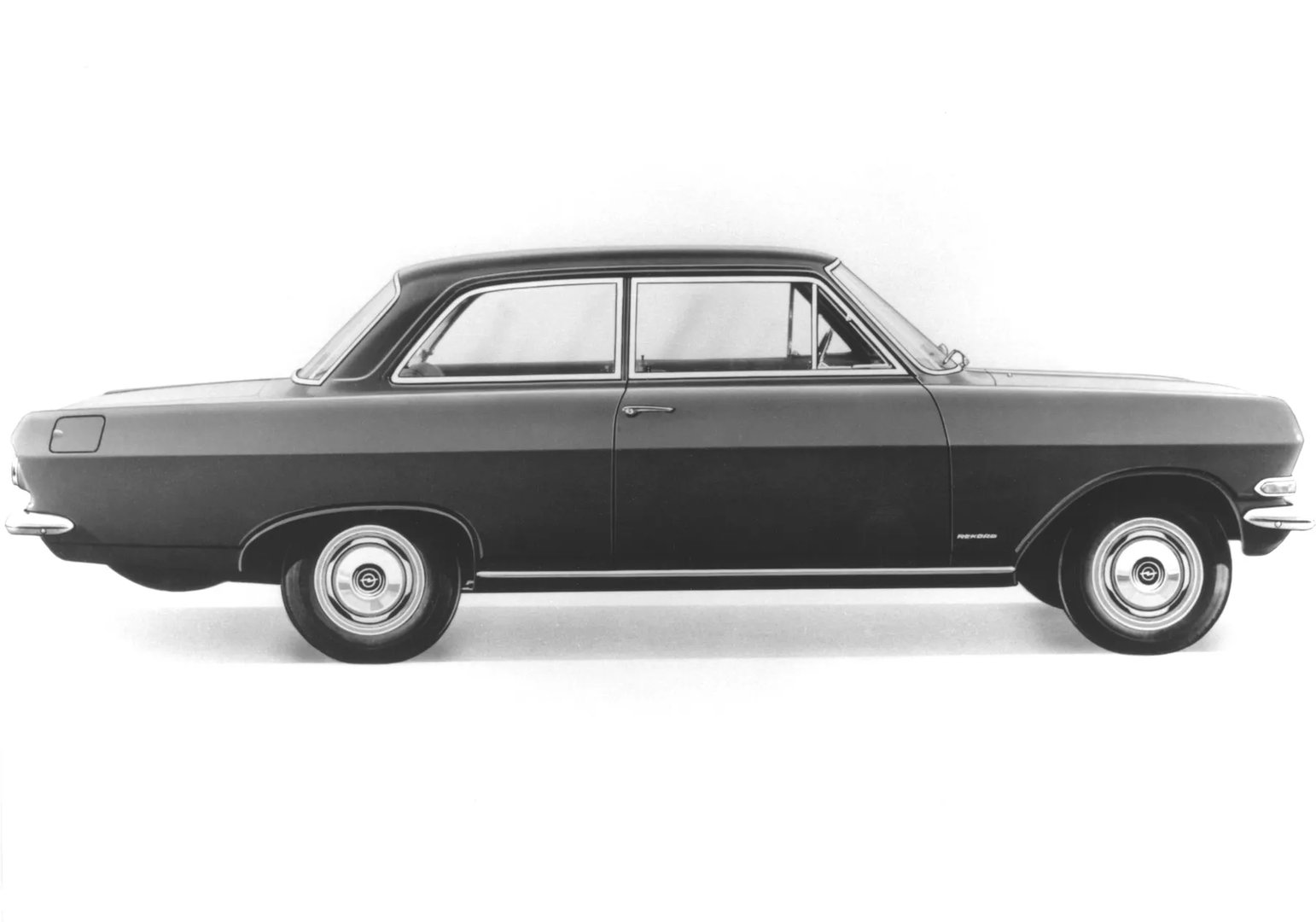 Opel_Rekord_2_generation__Sedan_2-doors__9.jpg