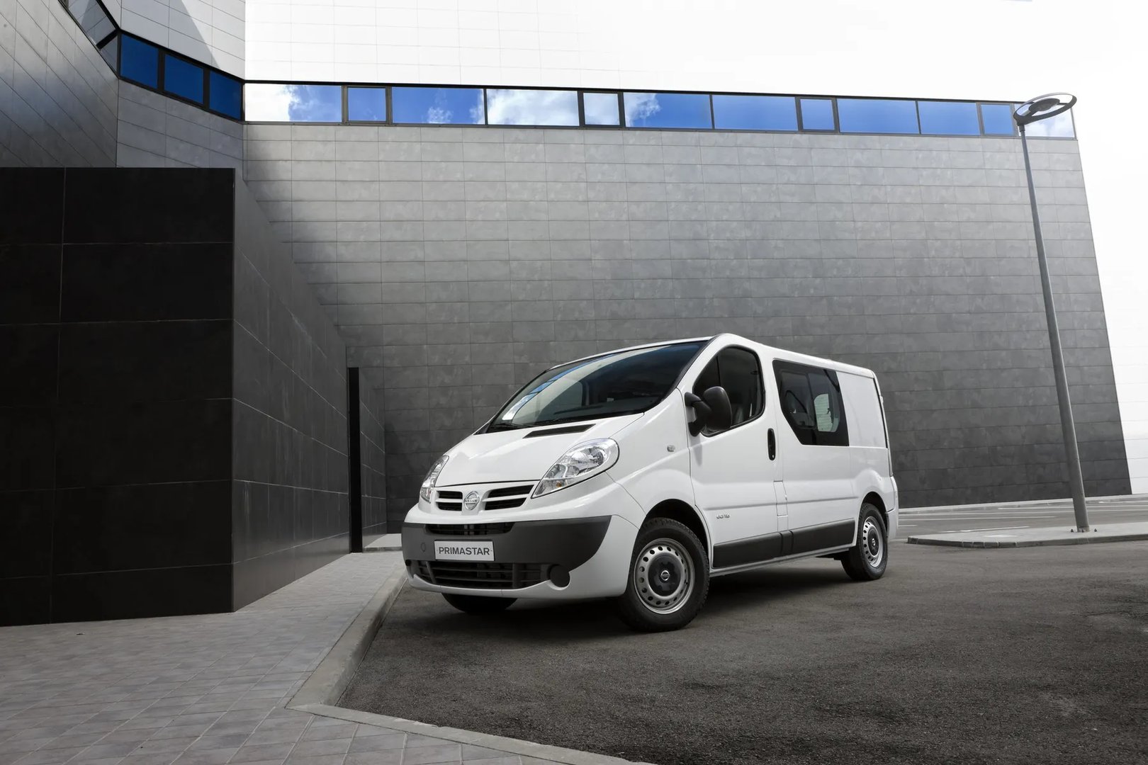 Nissan_Primastar_1_generation_restyling__Minivan__6.jpg