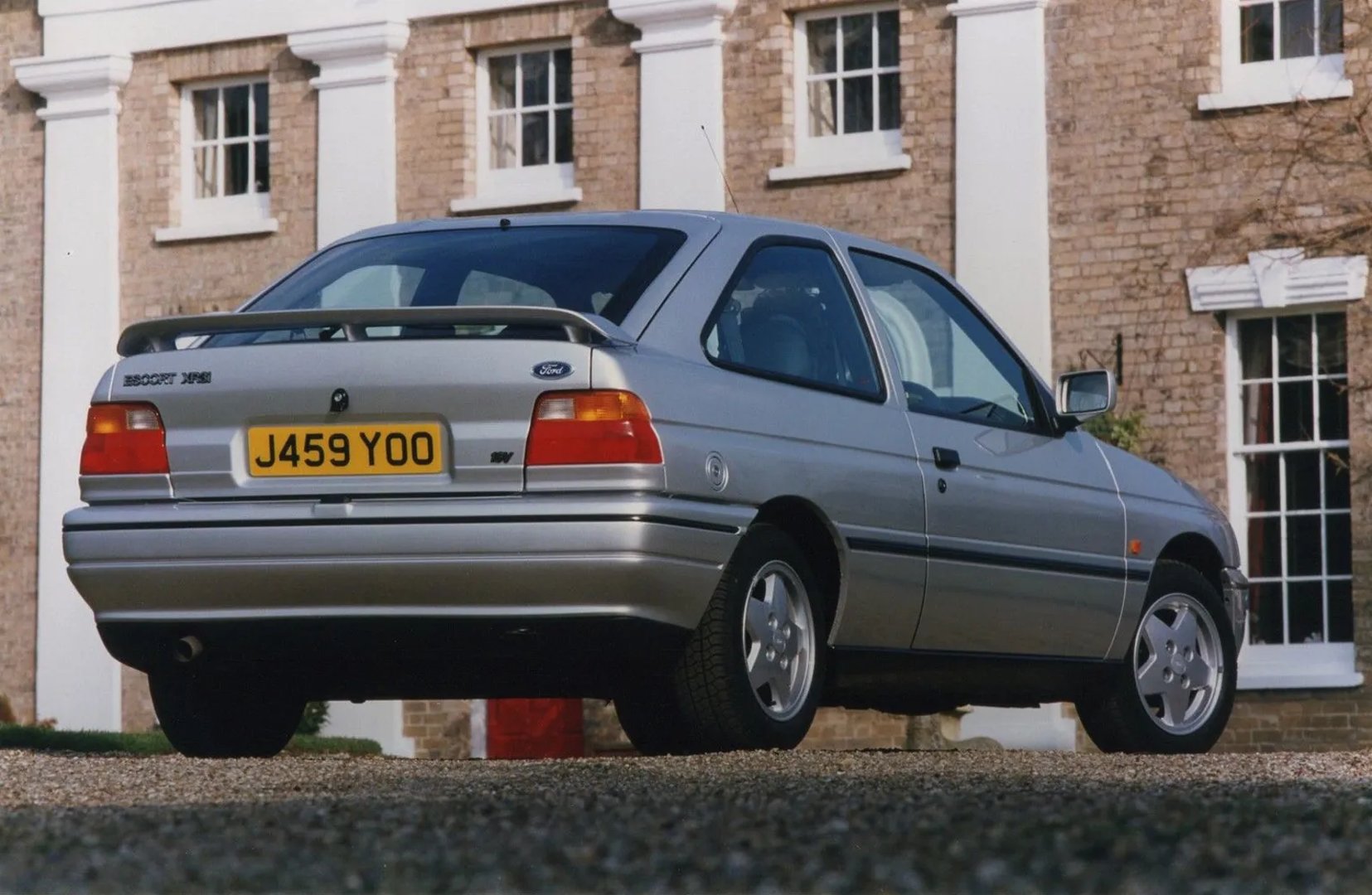 Ford_Escort_5_generation__Hatchback_3-door__4.jpg