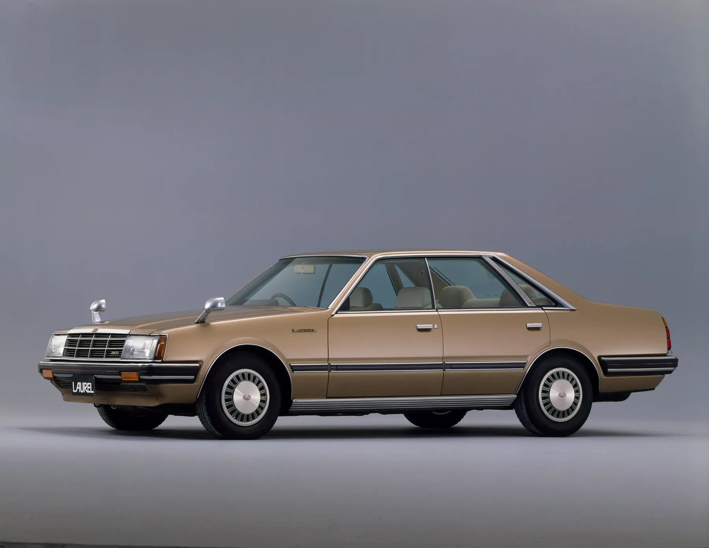 Nissan_Laurel_4_generation__Sedan__8.jpg
