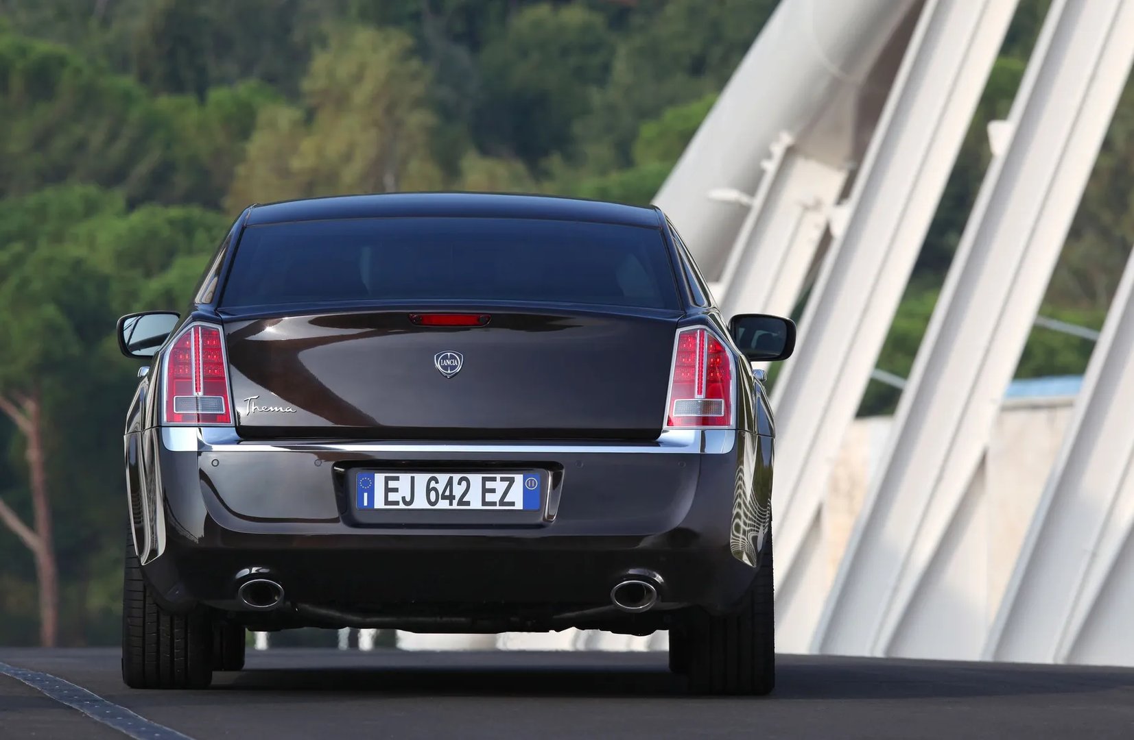 Lancia_Thema_2_generation__Sedan__9.jpg