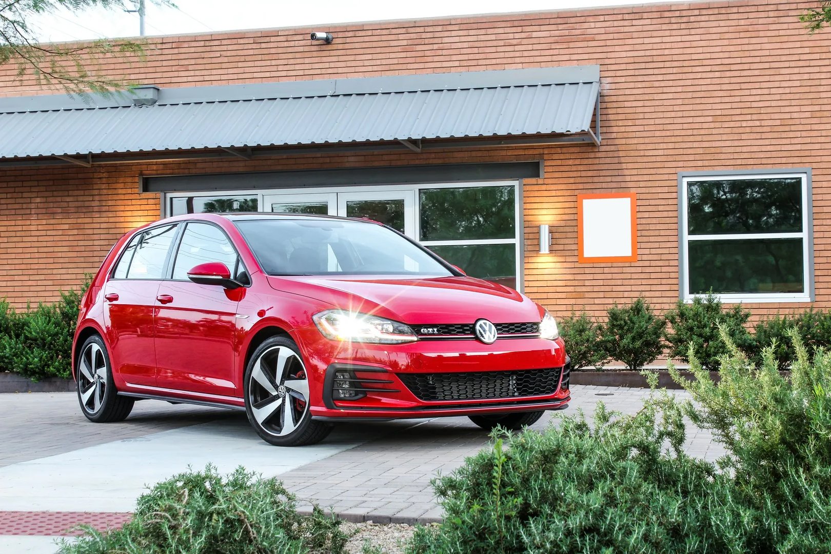 Volkswagen_Golf_GTI_7_generation_restyling__Hatchback_5-door__10.jpg