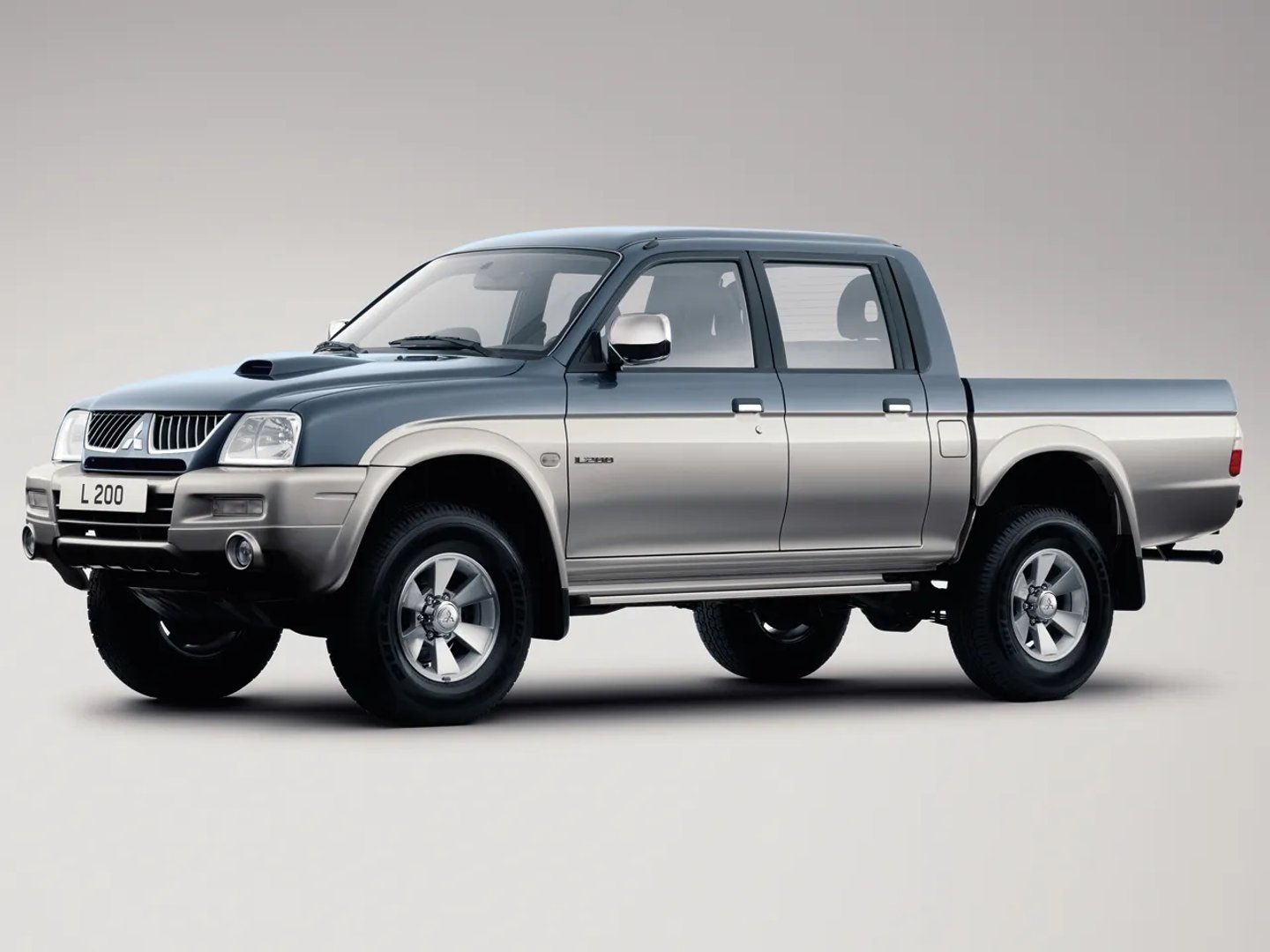 Mitsubishi_L200_3_generation_restyling__Pickup_double-cab__3.jpg
