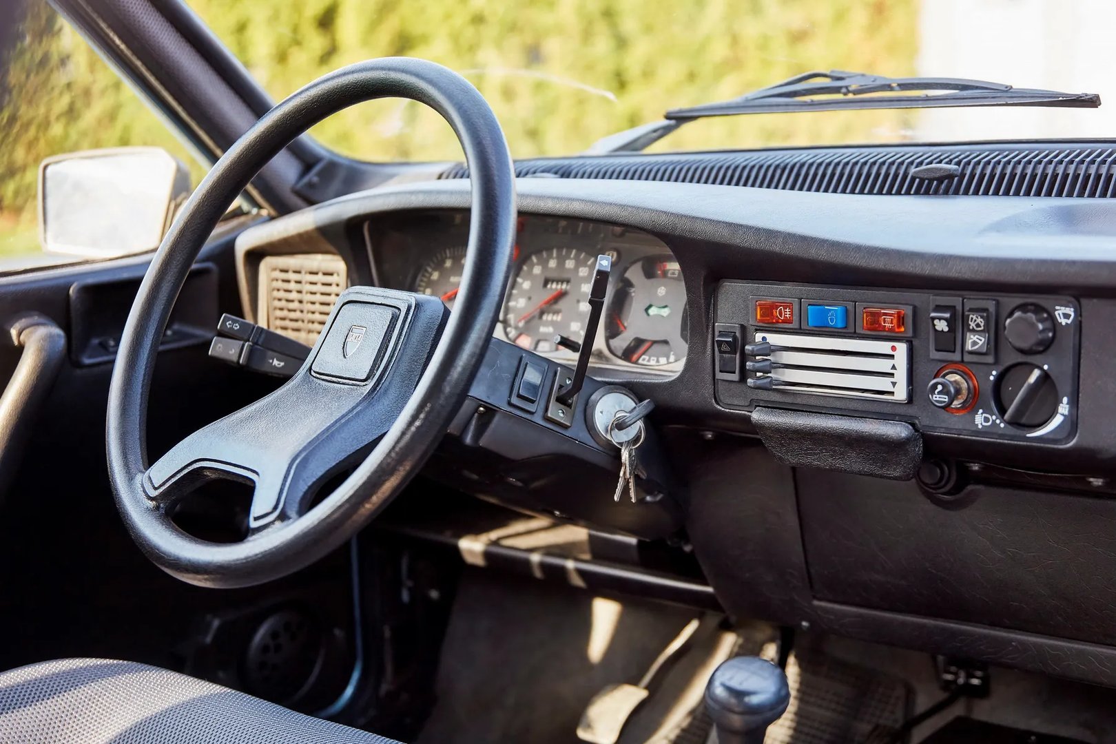 Dacia_1325_1_generation__Hatchback_5-door__2.jpg