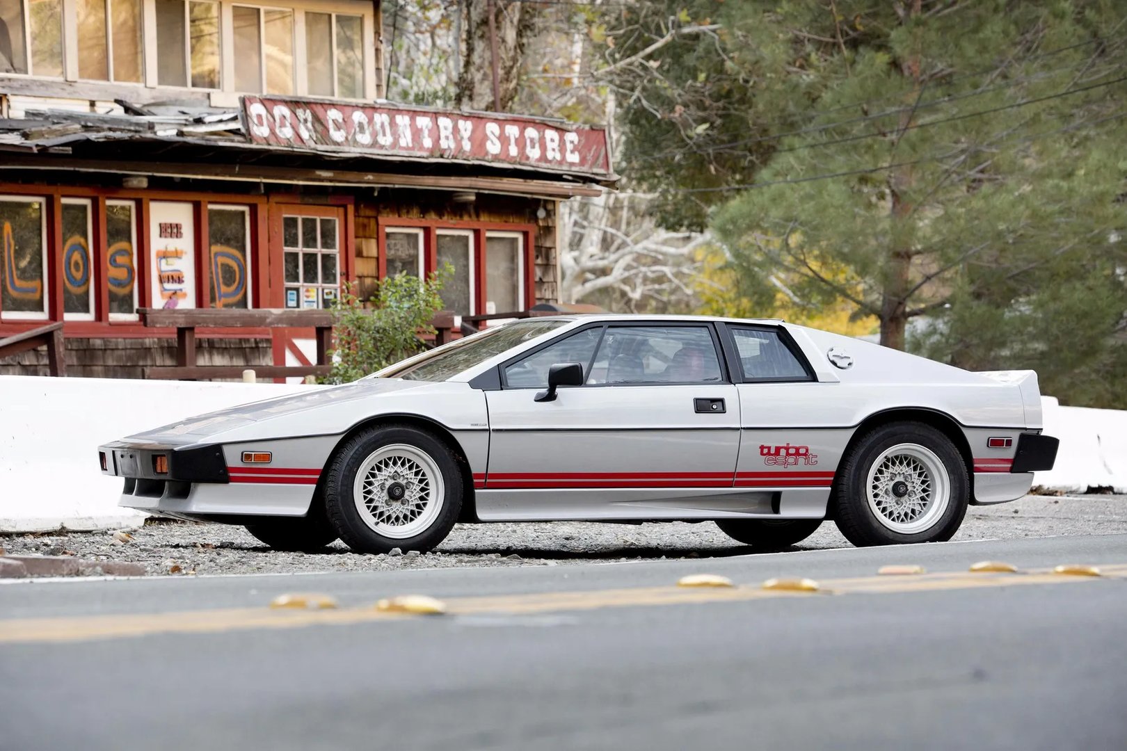 Lotus_Esprit_3_generation__Coupe__8.jpg