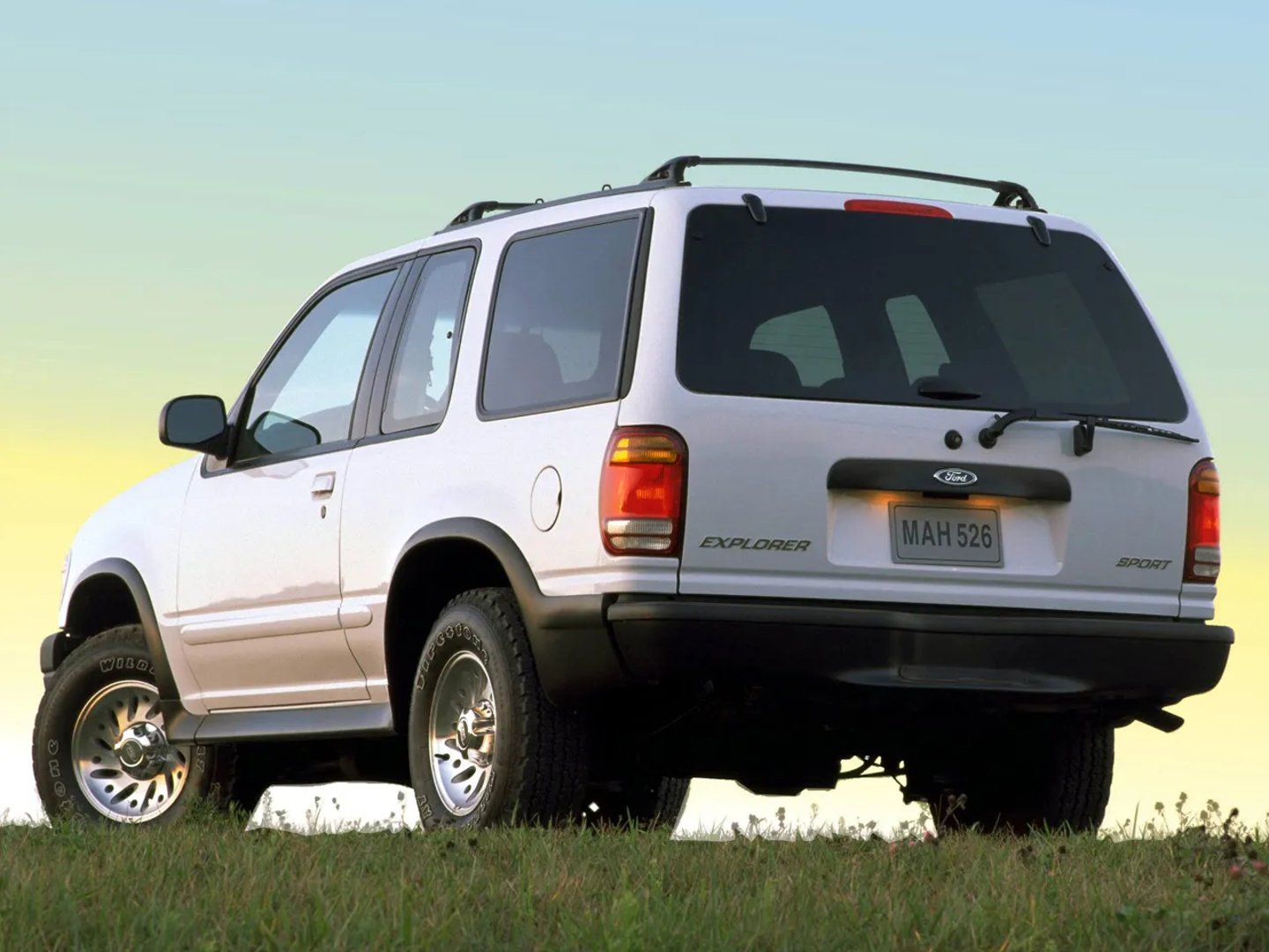 Ford_Explorer_2_generation__SUV_3-doors__8.jpg