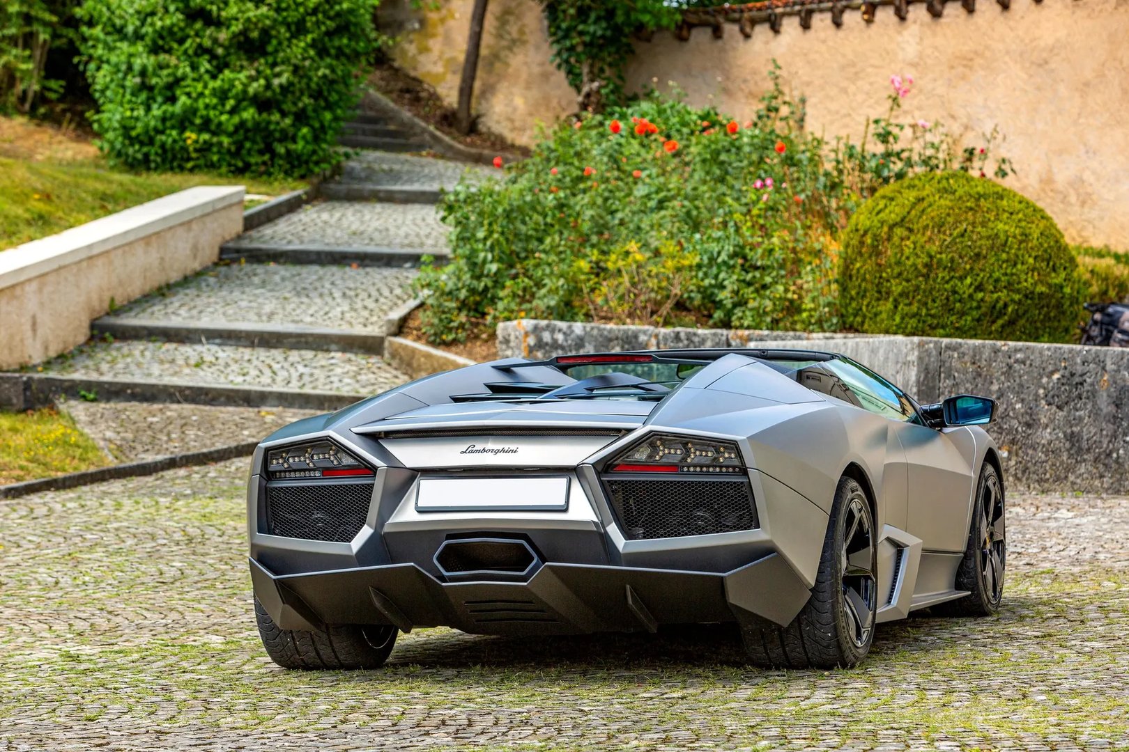 Lamborghini_Reventon_1_generation__Roadster__2.jpg