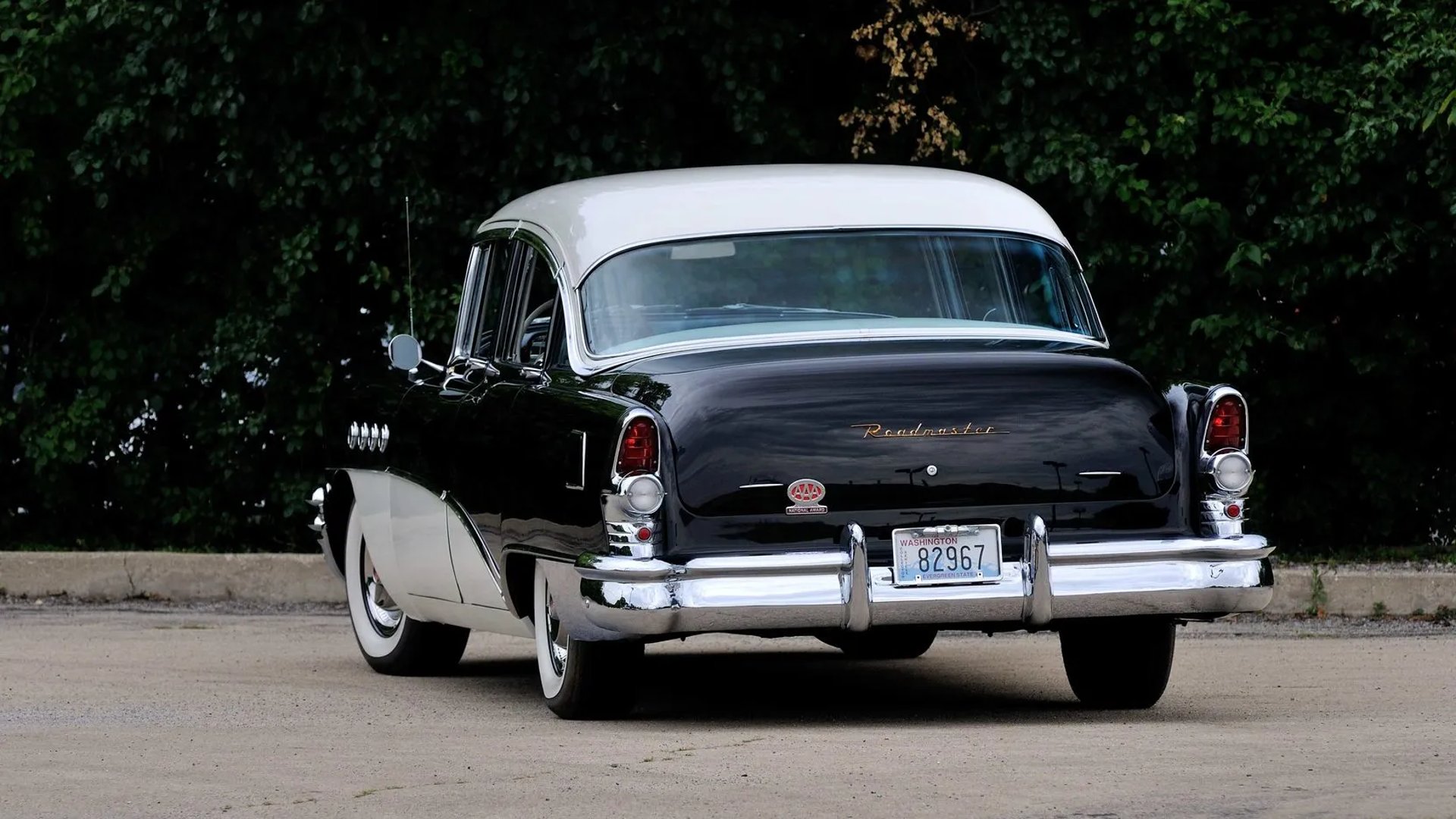 Buick_Roadmaster_6_generation__Sedan__3.jpg