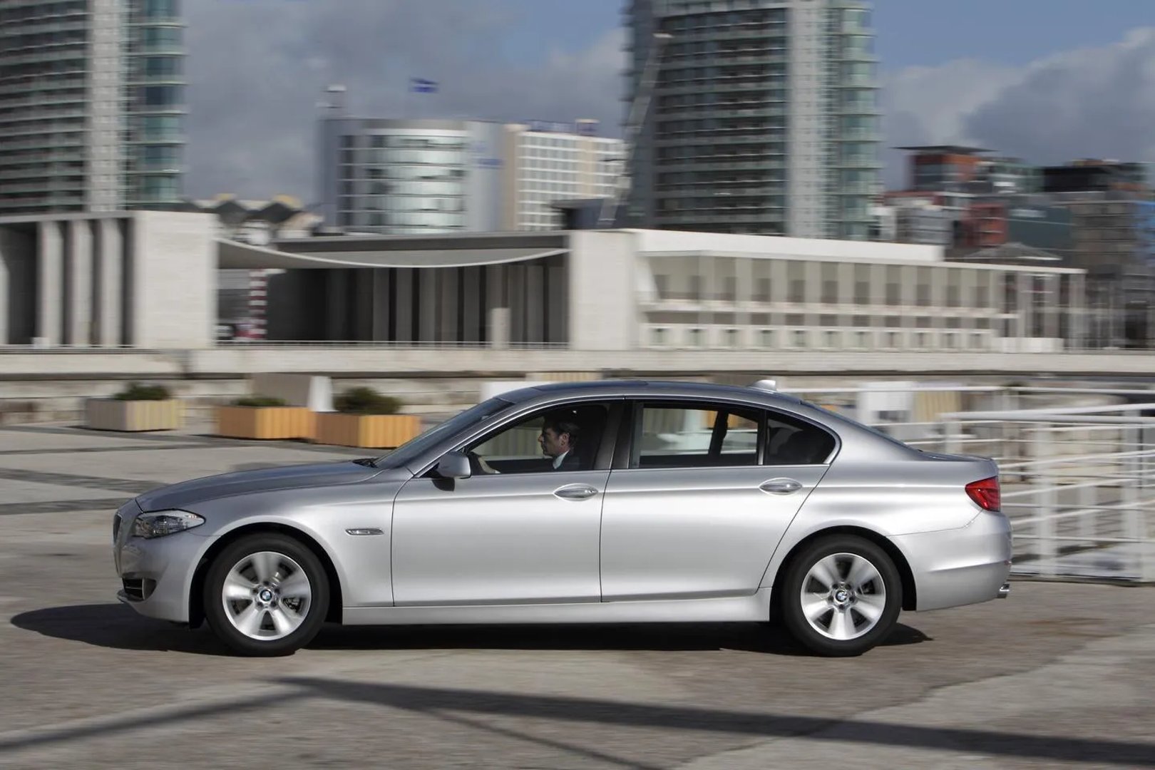 BMW_7_series_5_generation__Sedan_Long__1.jpg