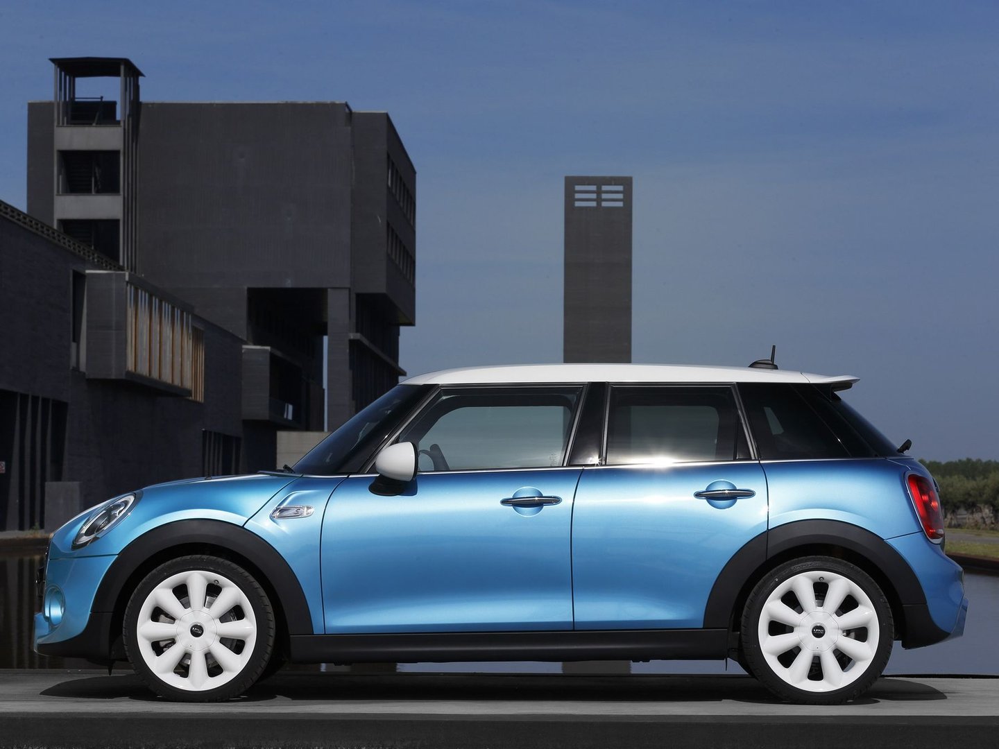 mini_Cooper_3_generation__Mini_5-doors__18.jpg