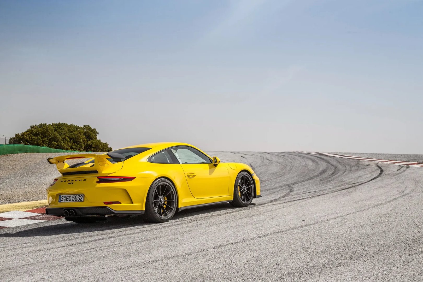 Porsche_911_GT3_3_generation_restyling__Coupe__11.jpg